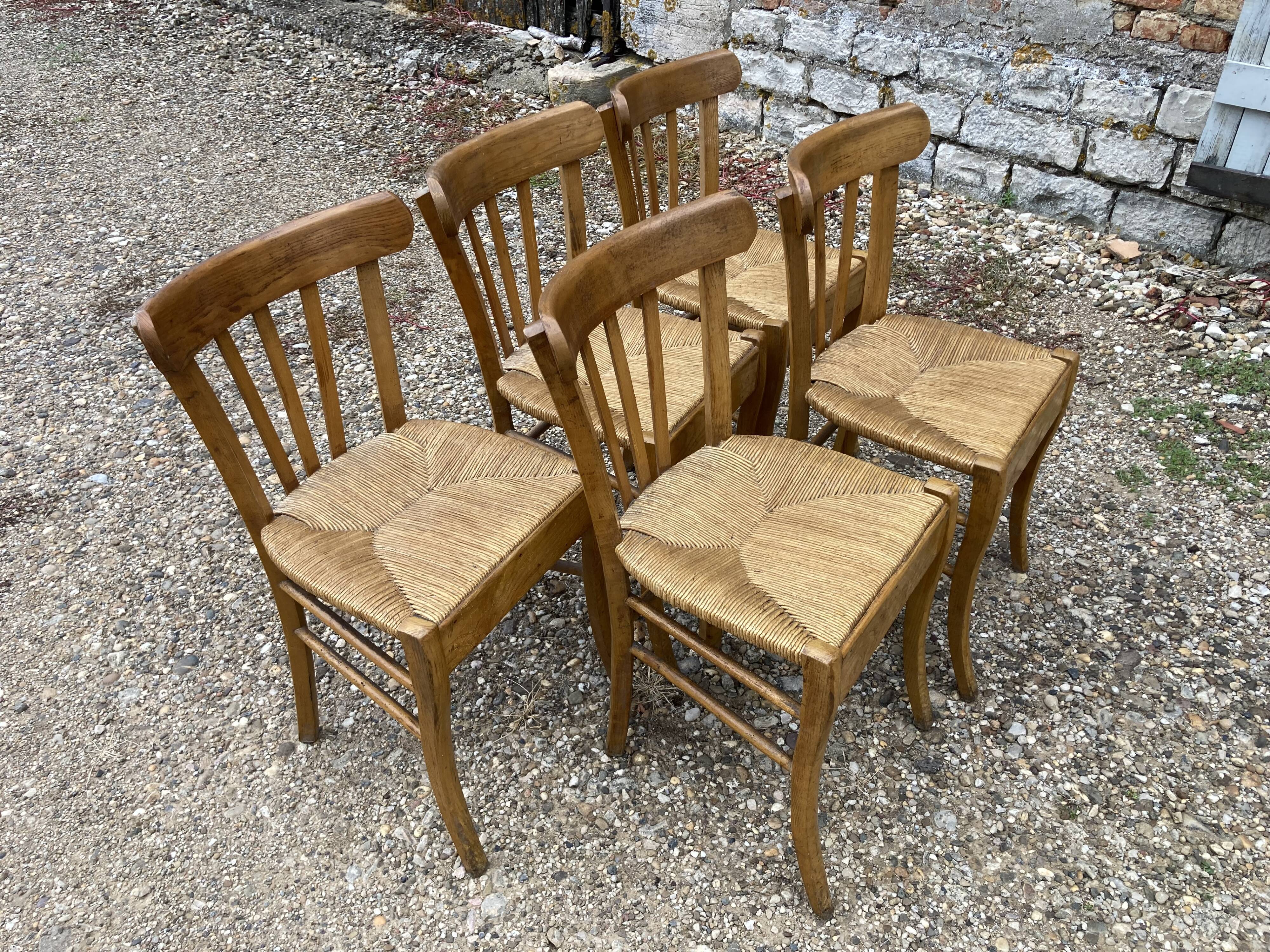 5 mulched bistro chairs