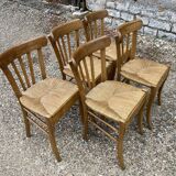 5 mulched bistro chairs