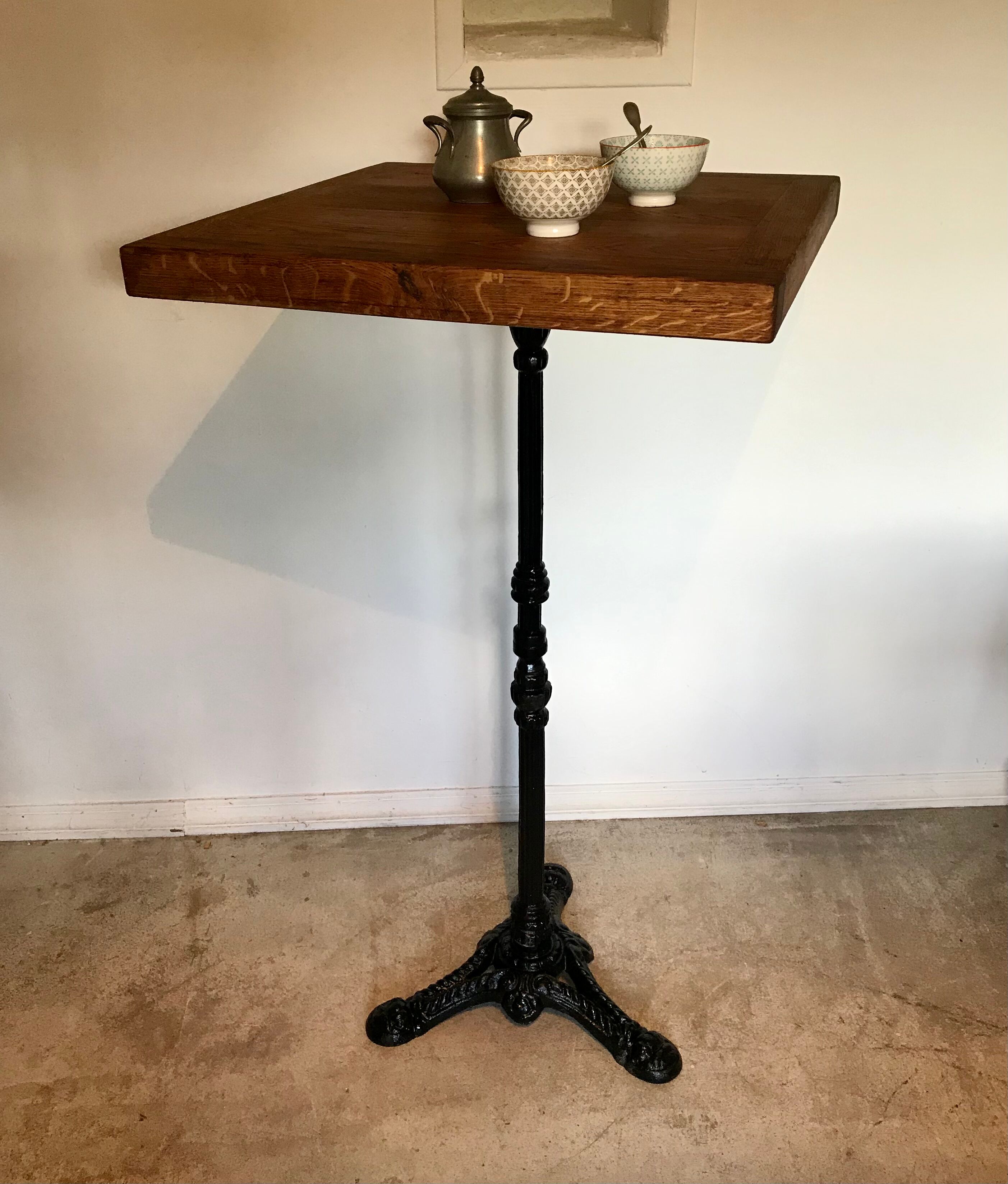 Manage vintage bistro standing