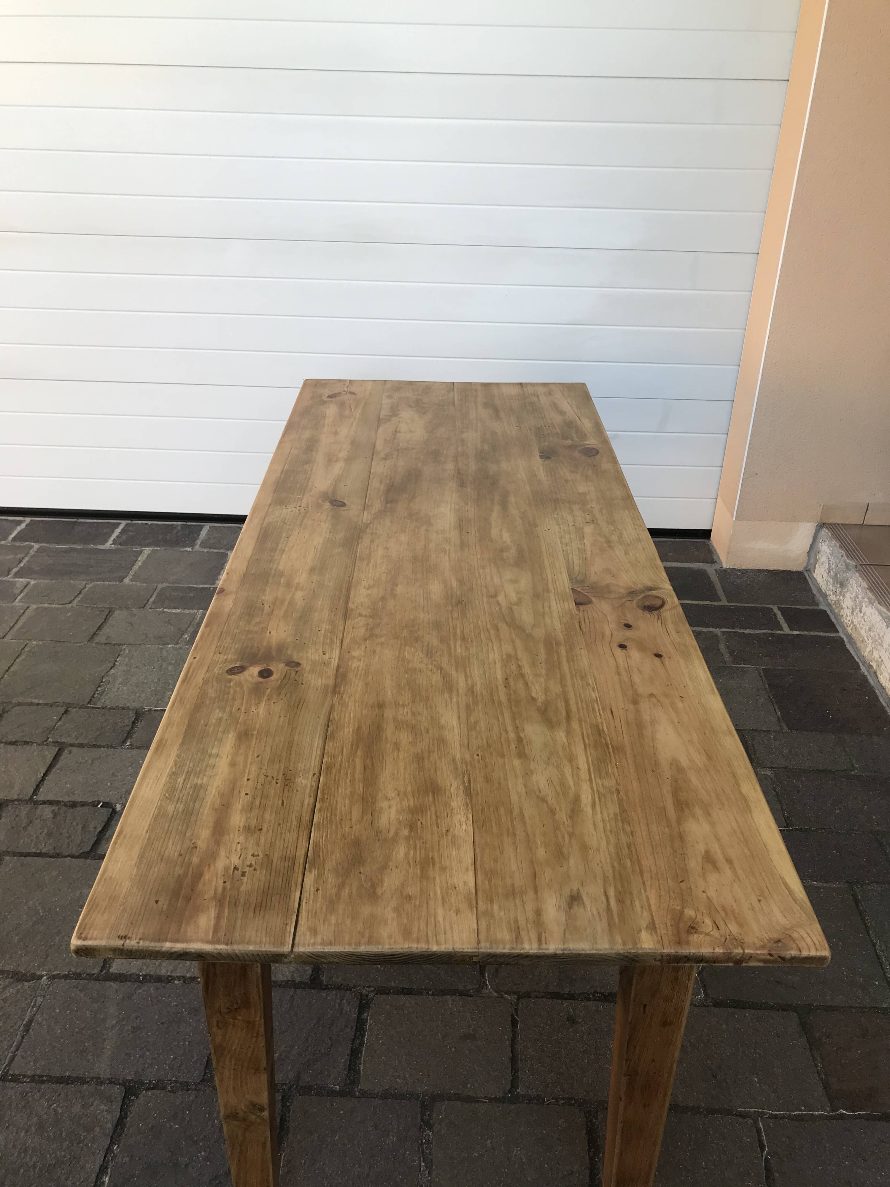 Farm table