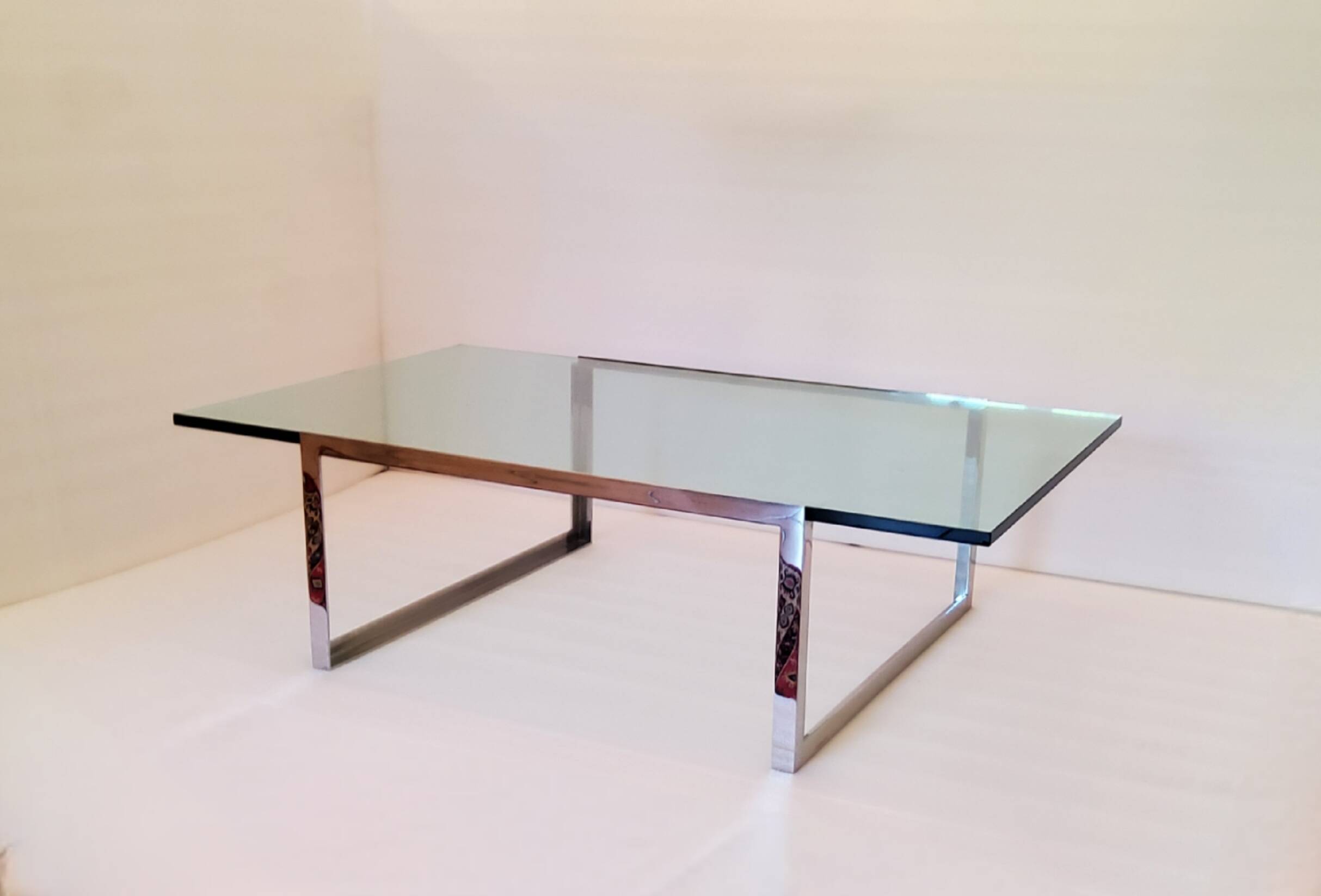 Table basse SM en acier miroir et verre KnollStudio – Design Shelton & Mind