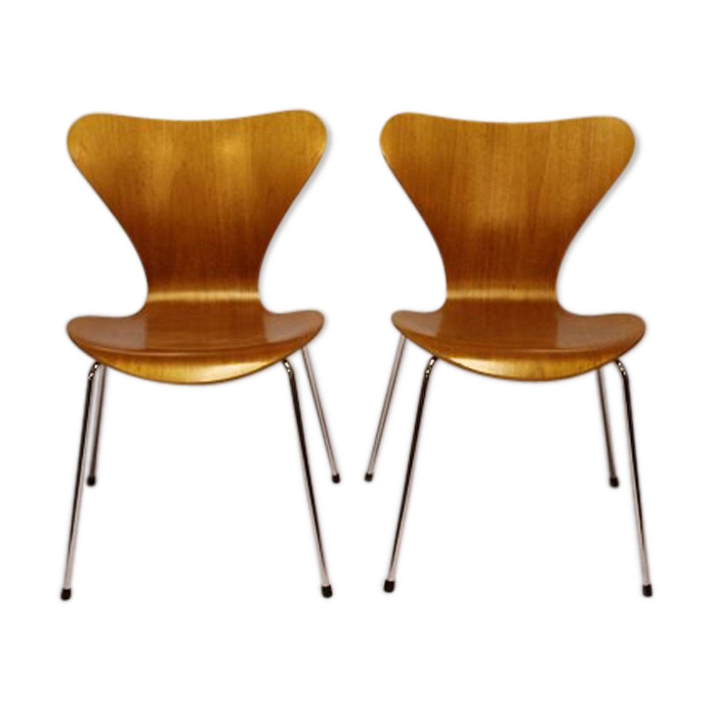 Pair of chairs by Arne Jacobsen for Fritz Hansen