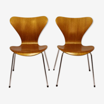 Pair of chairs by Arne Jacobsen for Fritz Hansen