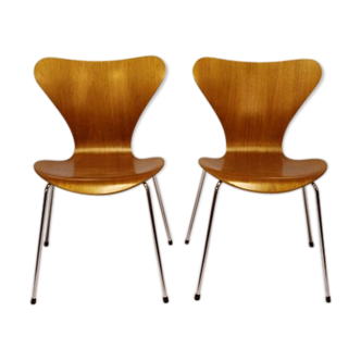 Pair of chairs by Arne Jacobsen for Fritz Hansen