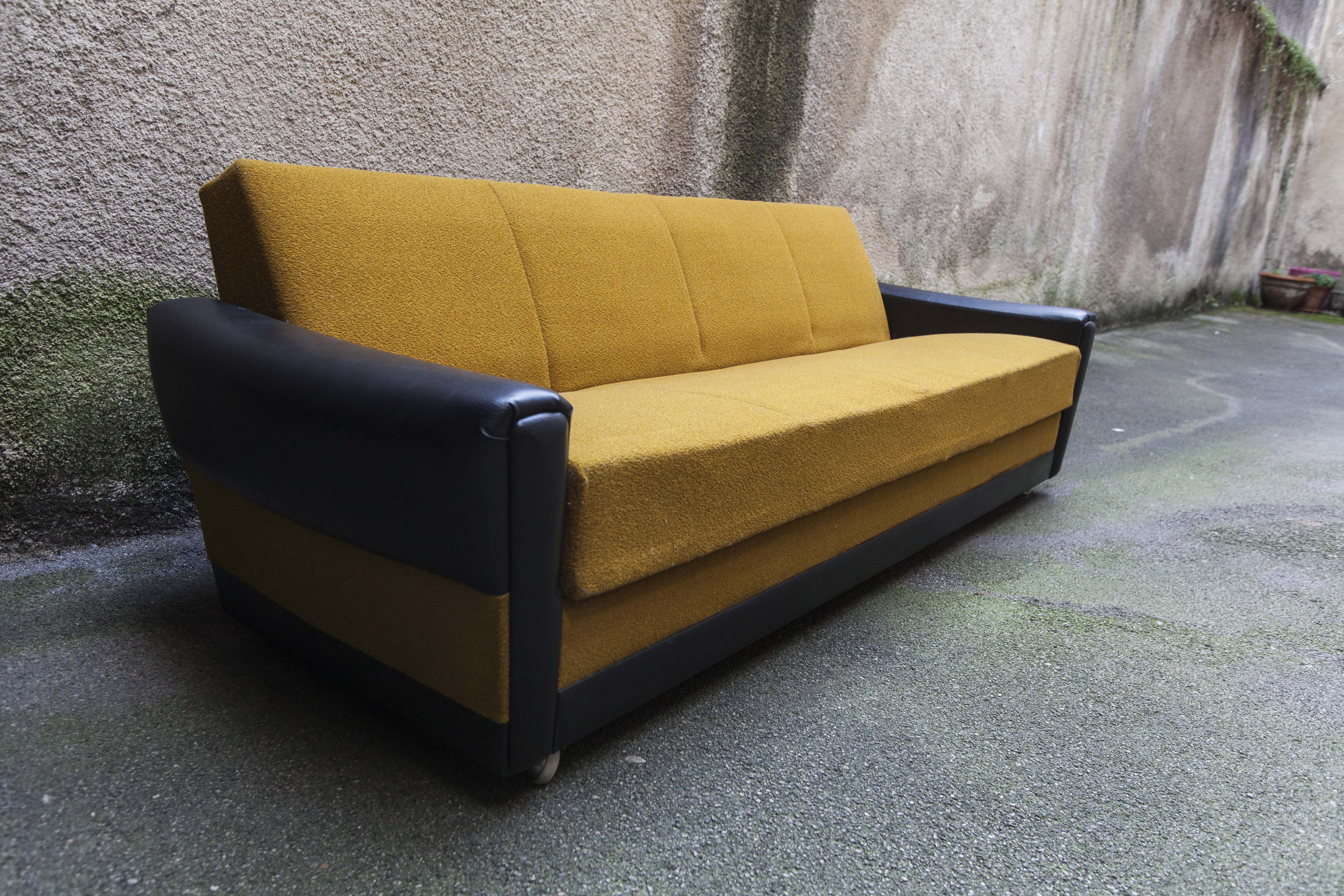 The 1970s gold and black Daybed couch