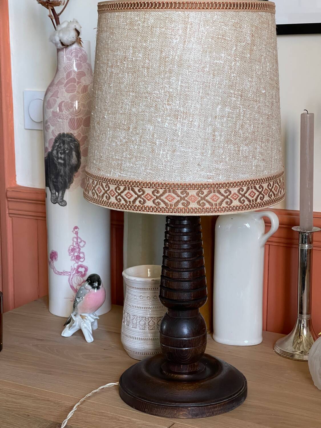 Turned wooden lamp bintahe