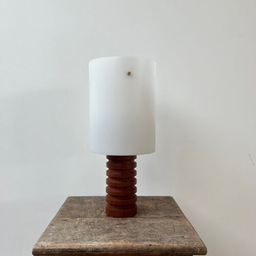 Lampe de table danoise à côtes en teck du milieu du siècle