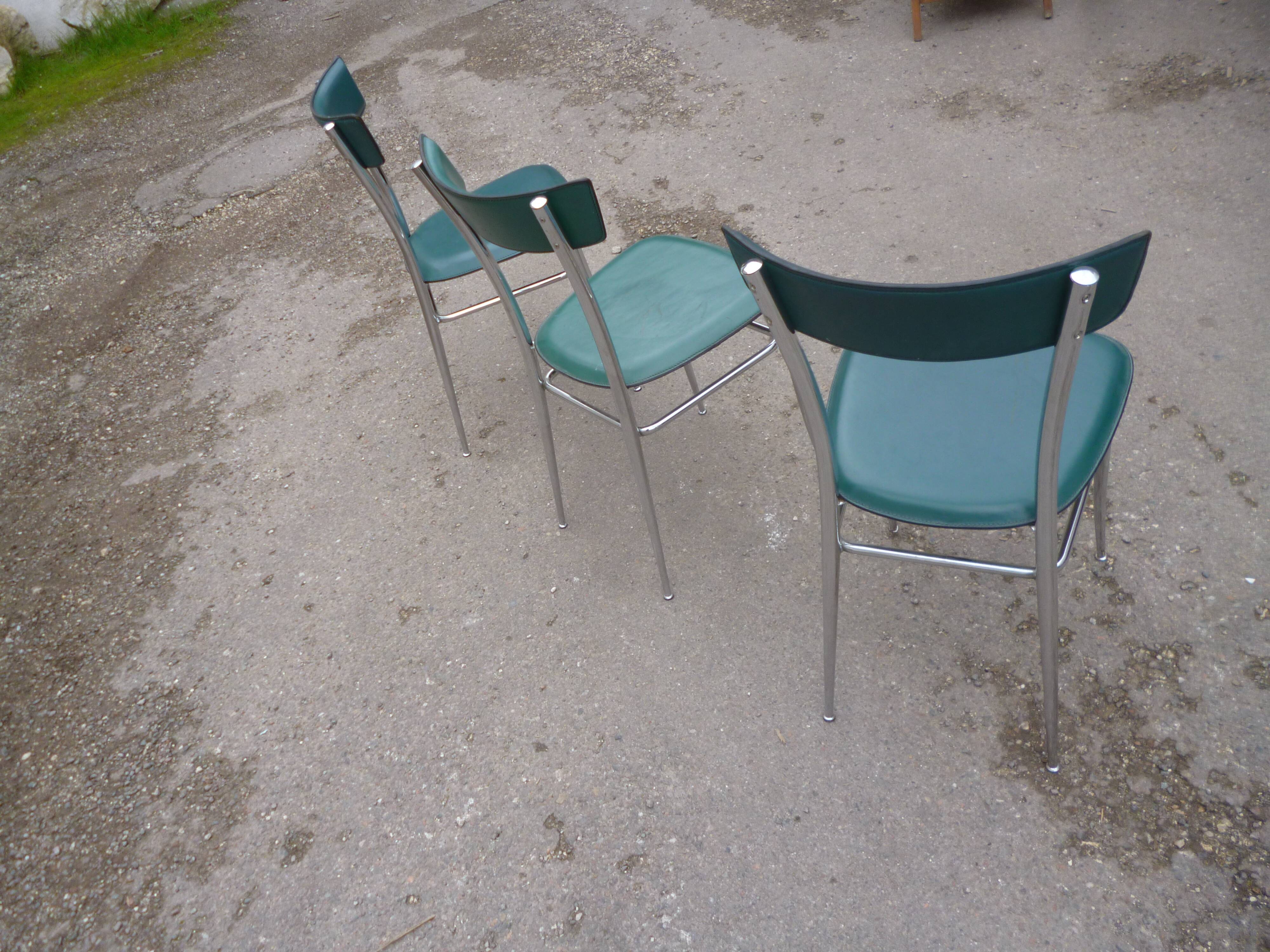 3 chaises chromé et cuir vert