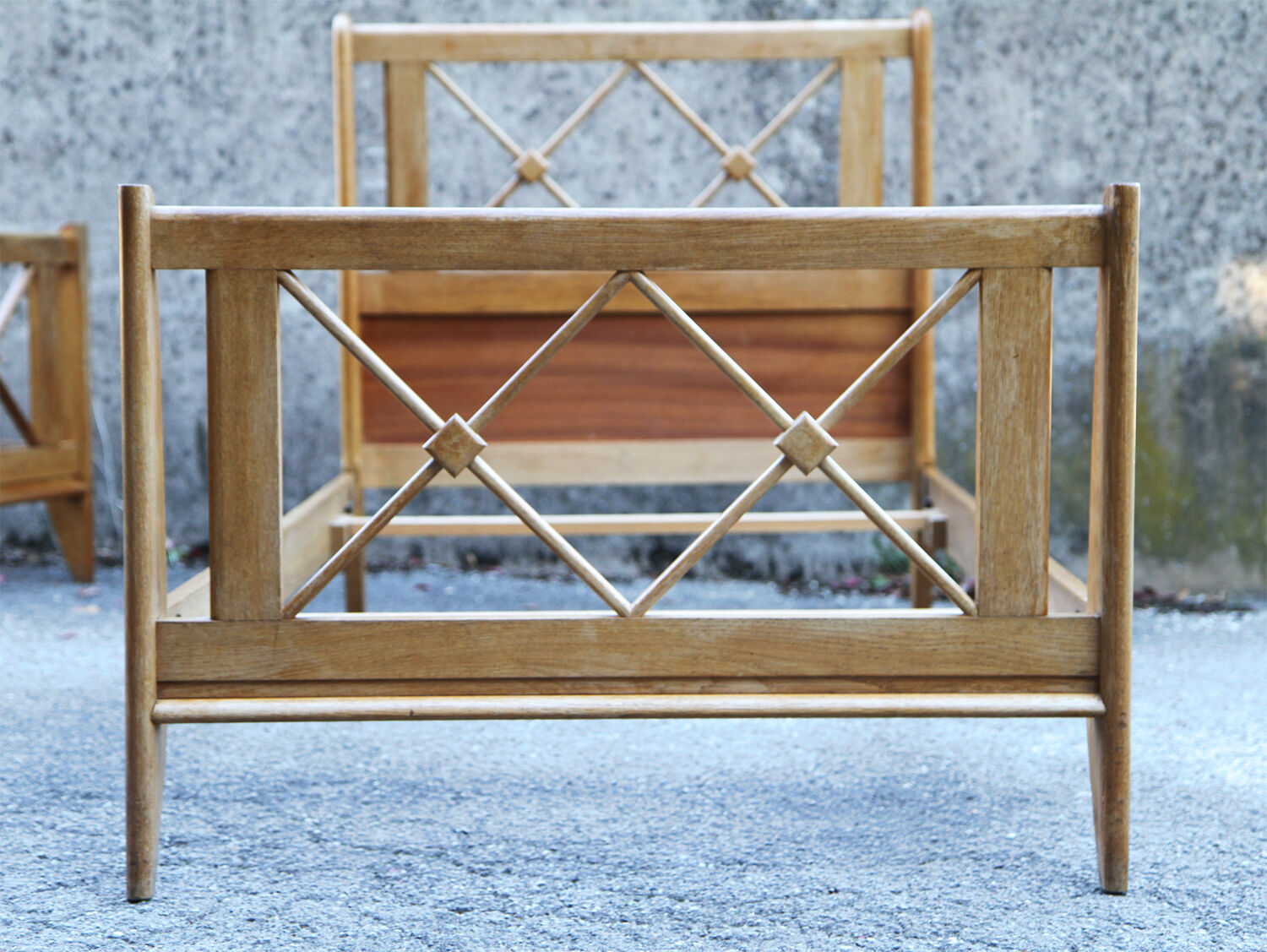 Twin beds to braces 1950