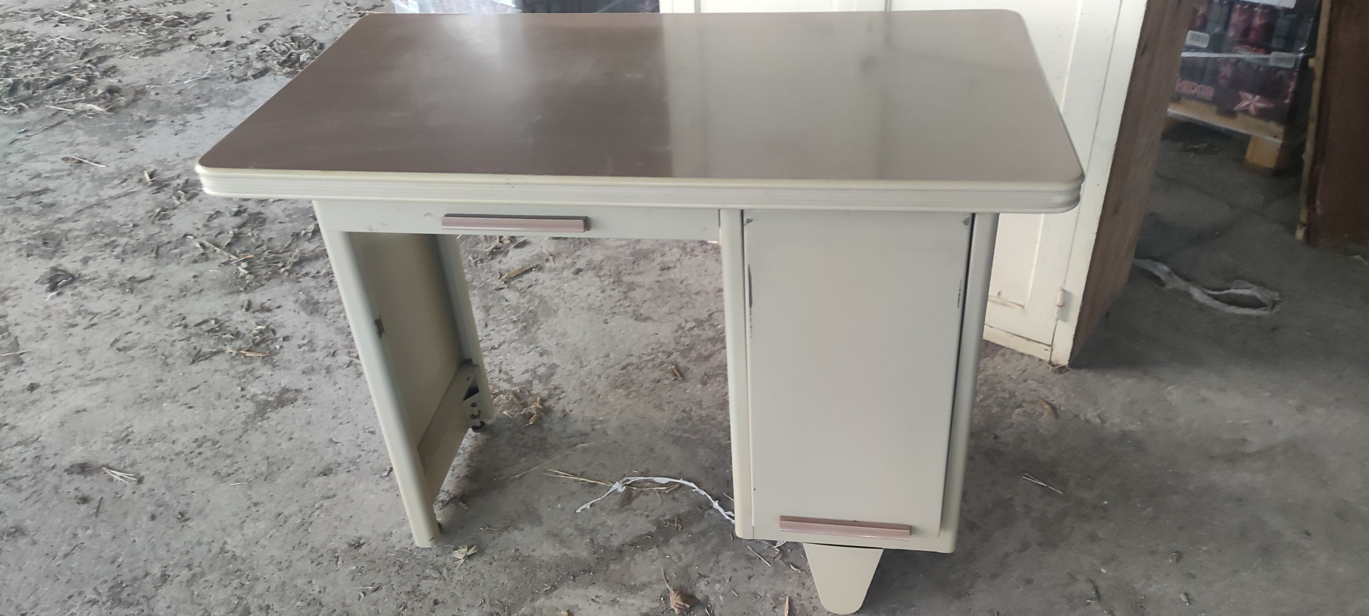 Metal desk of the 60s manufactured by RCB