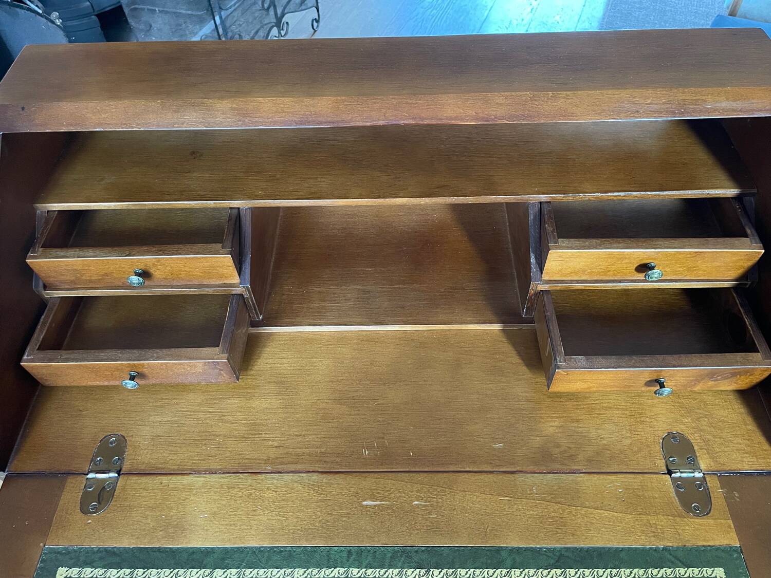 Secretary with drop-leaf in Louis XVI style – patinated wood and interior co