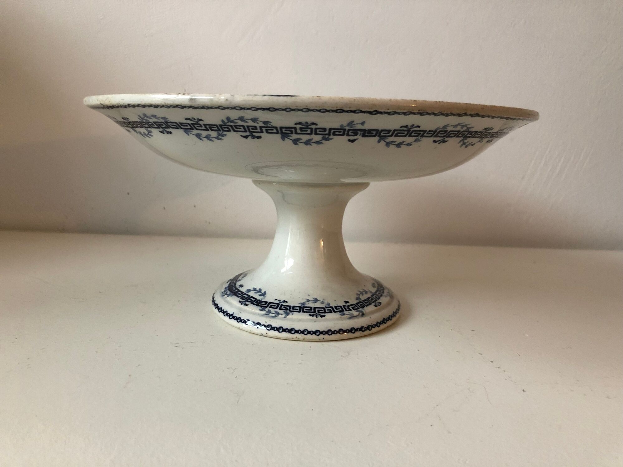 Dish porcelain of Gien