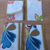 Serviettes de table fleuries neuves vintage