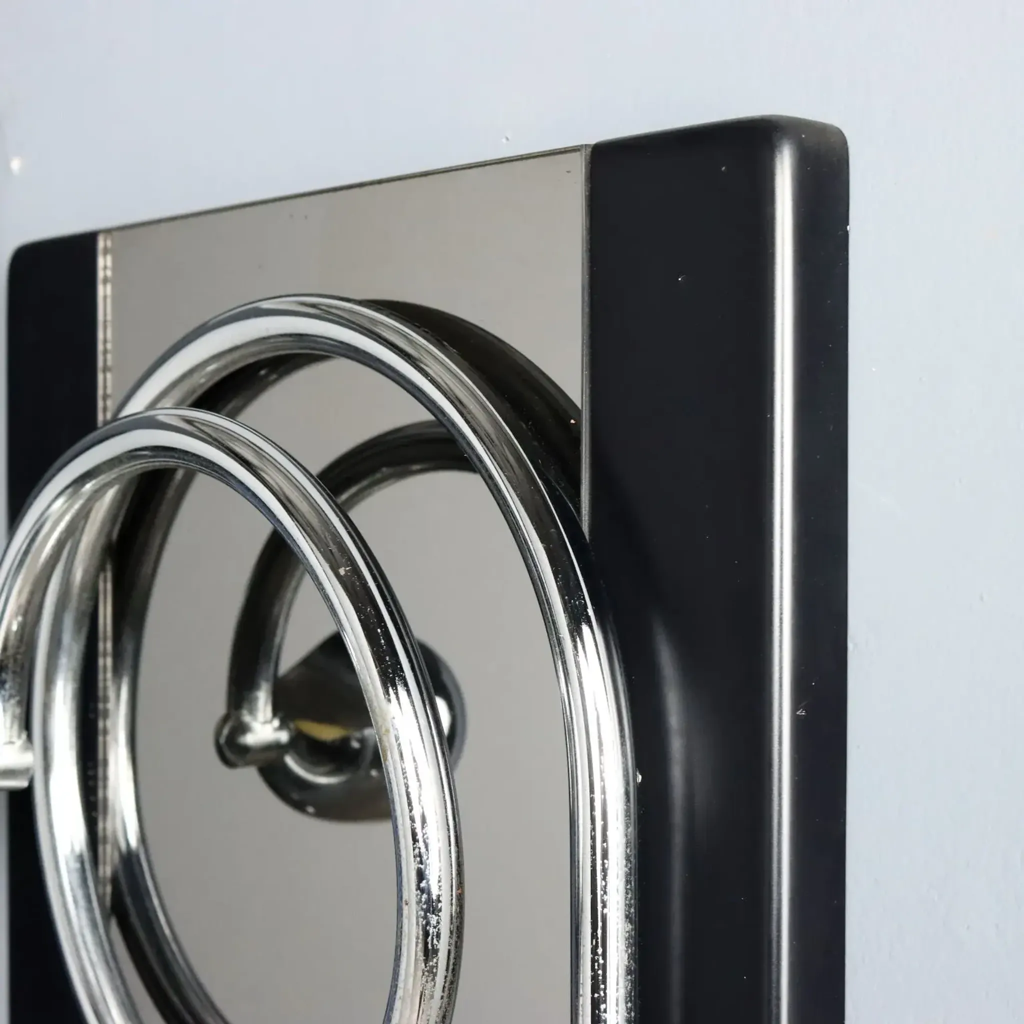 Vintage coat rack in chrome metal and plastic, Italian design from the 1970s.