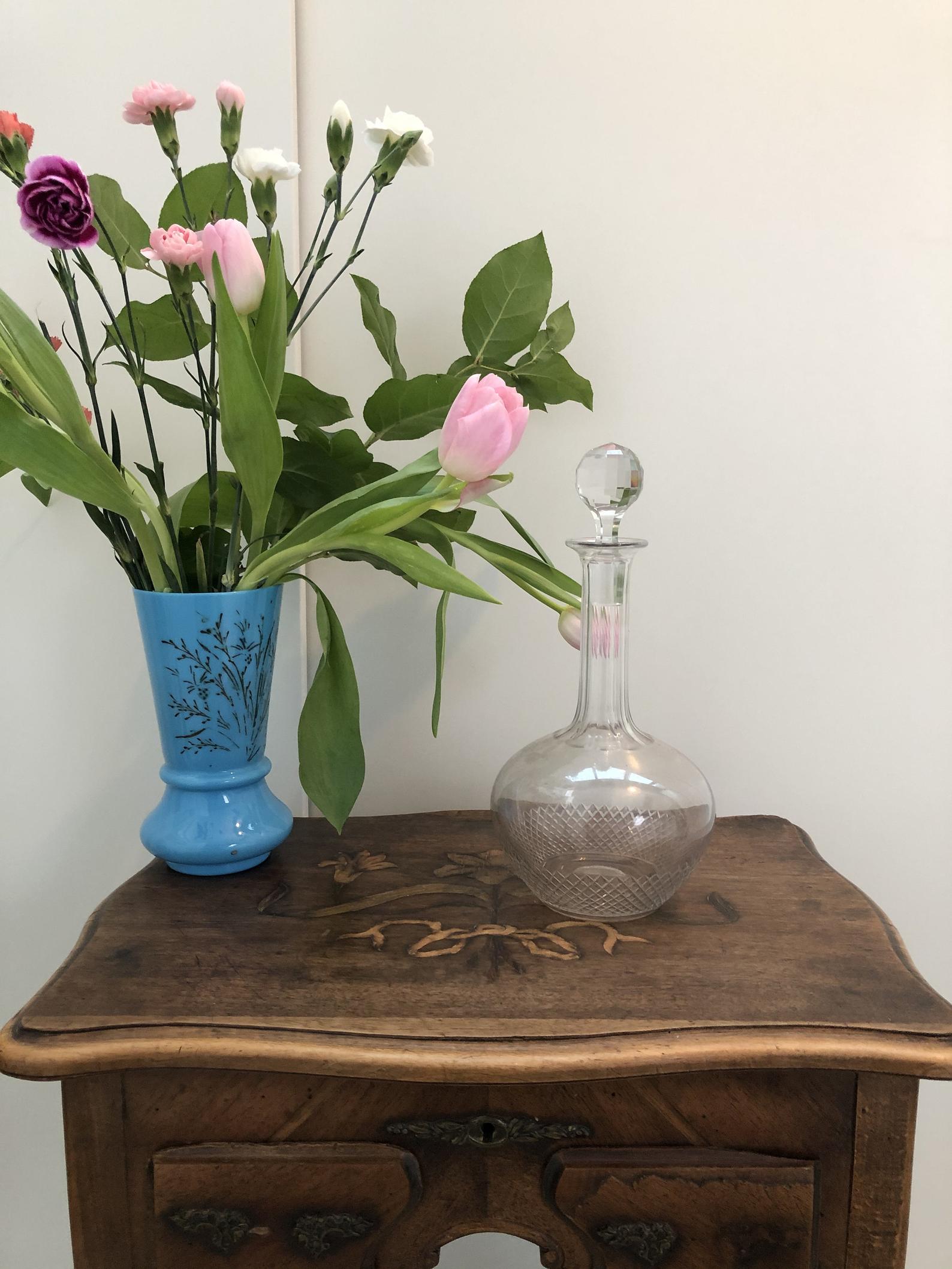 Carafe française en verre ciselé