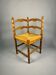 Chaise d'angle vintage en bois avec assise en paille tissée