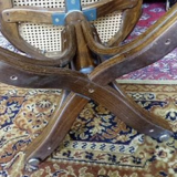 Fauteuil de bureau en bois courbé pivotant assise cannée