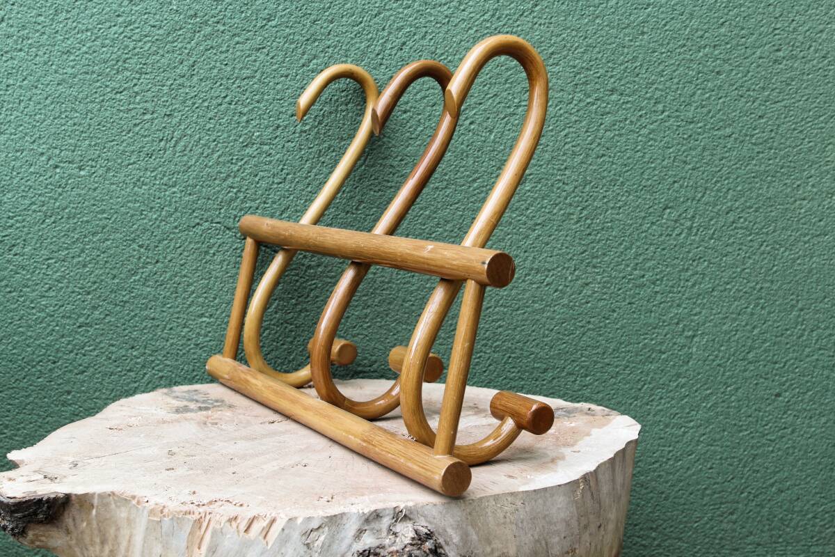 Wall-mounted coat rack in curved wood, 3 hooks