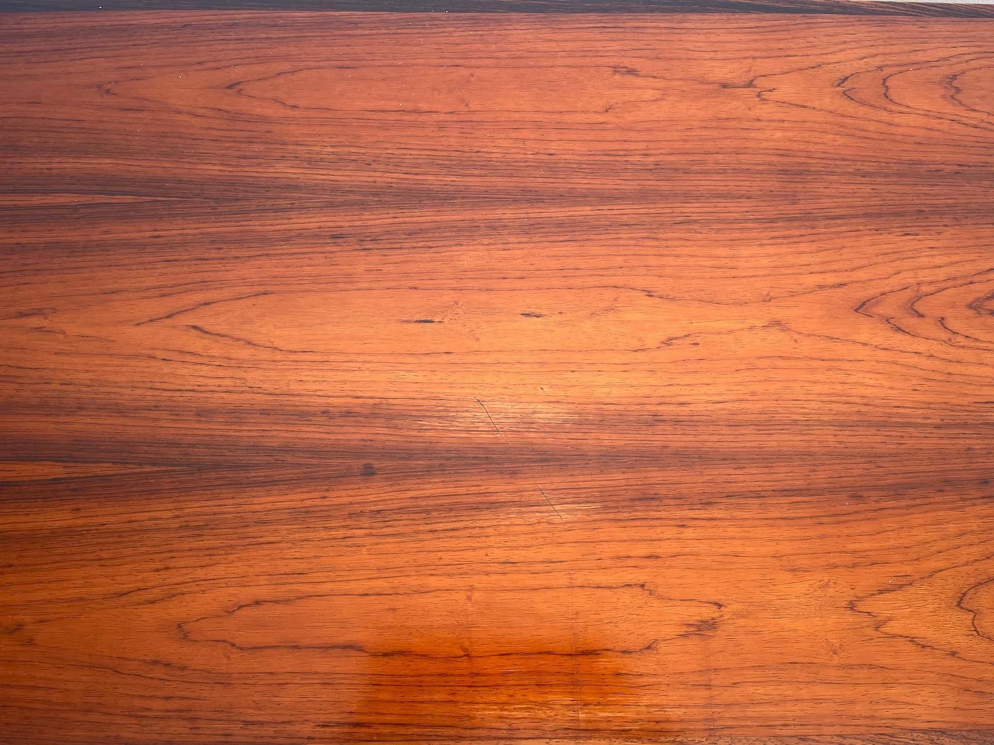 Commode moderne danoise en bois dur avec dix tiroirs