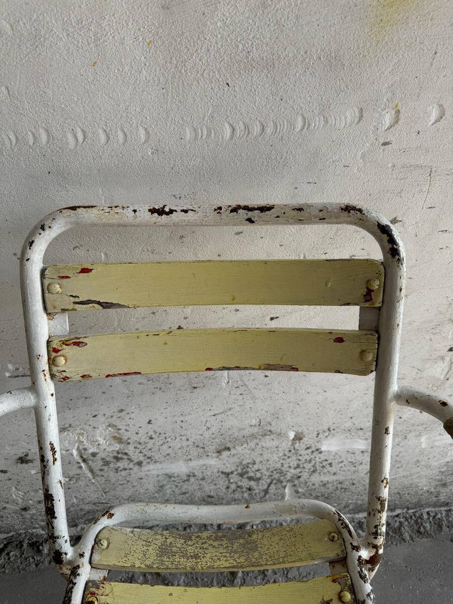 Vintage white metal and lacquered wood garden chairs from the 1970s — set of 3, multicoloured slats.
