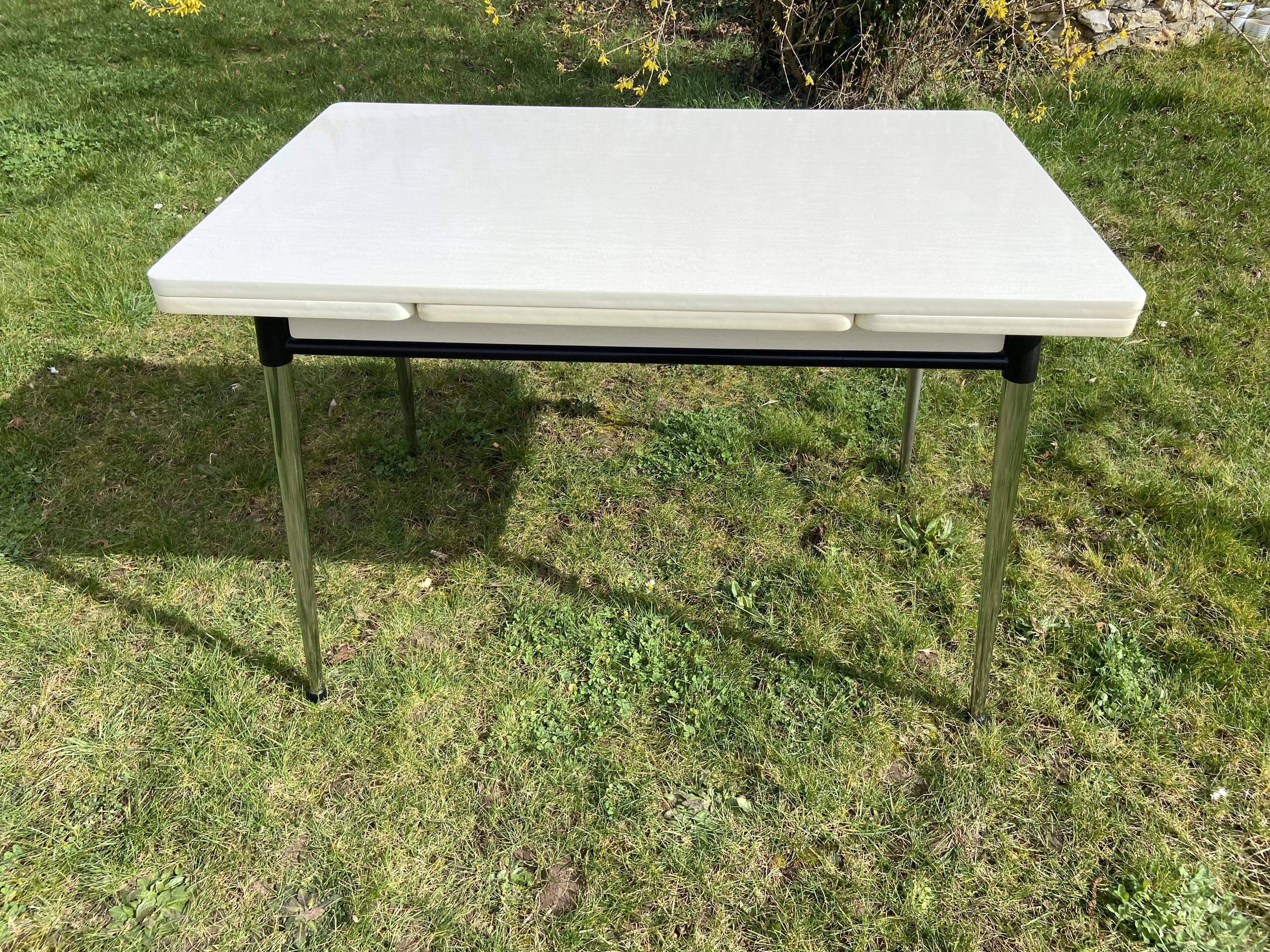 Formica table with 4 chairs