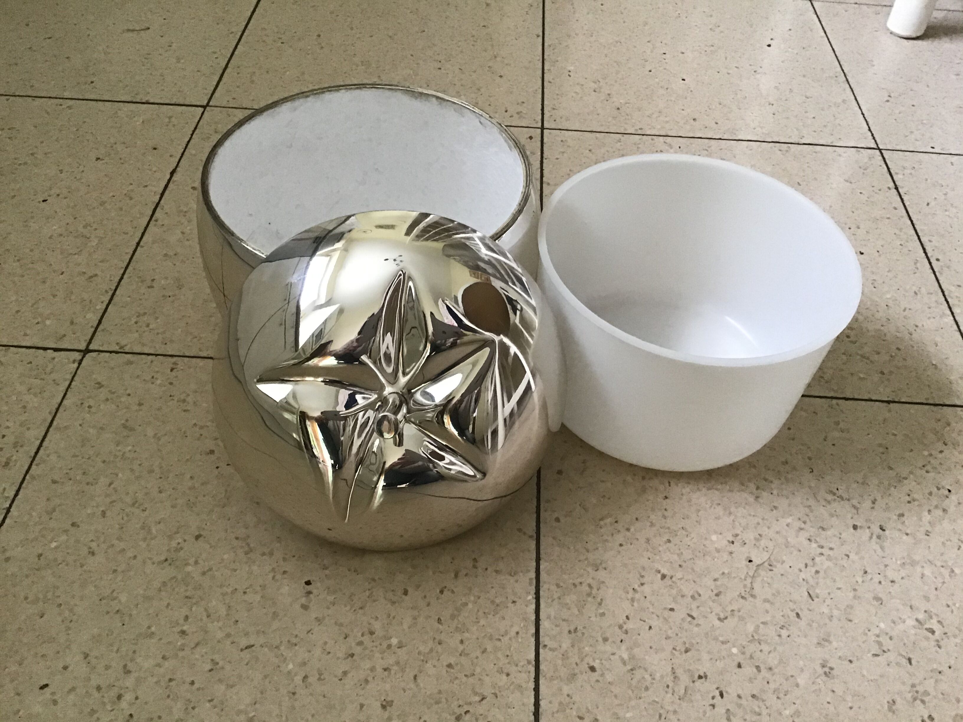 Ice bucket year 70