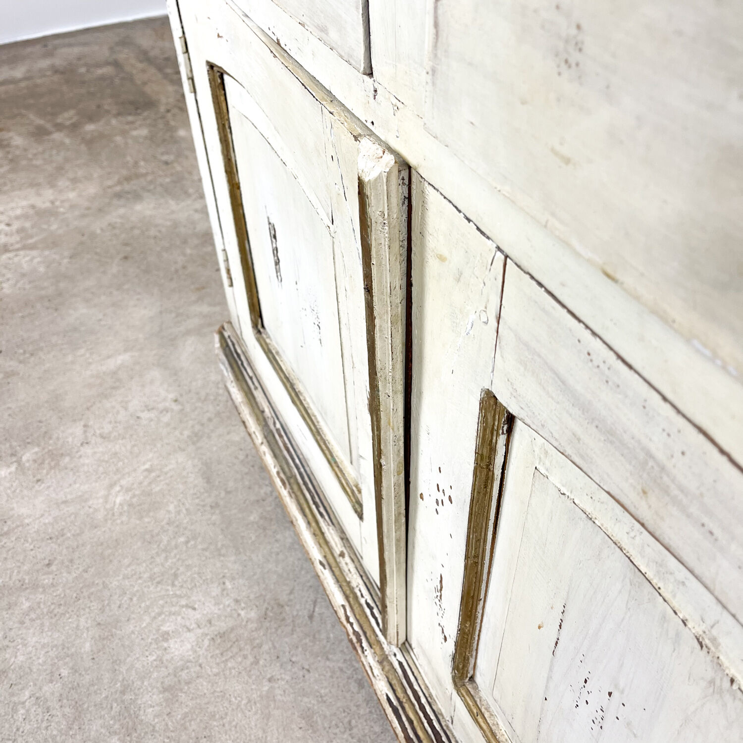 Vintage brocant White painted Kitchen display cabinet