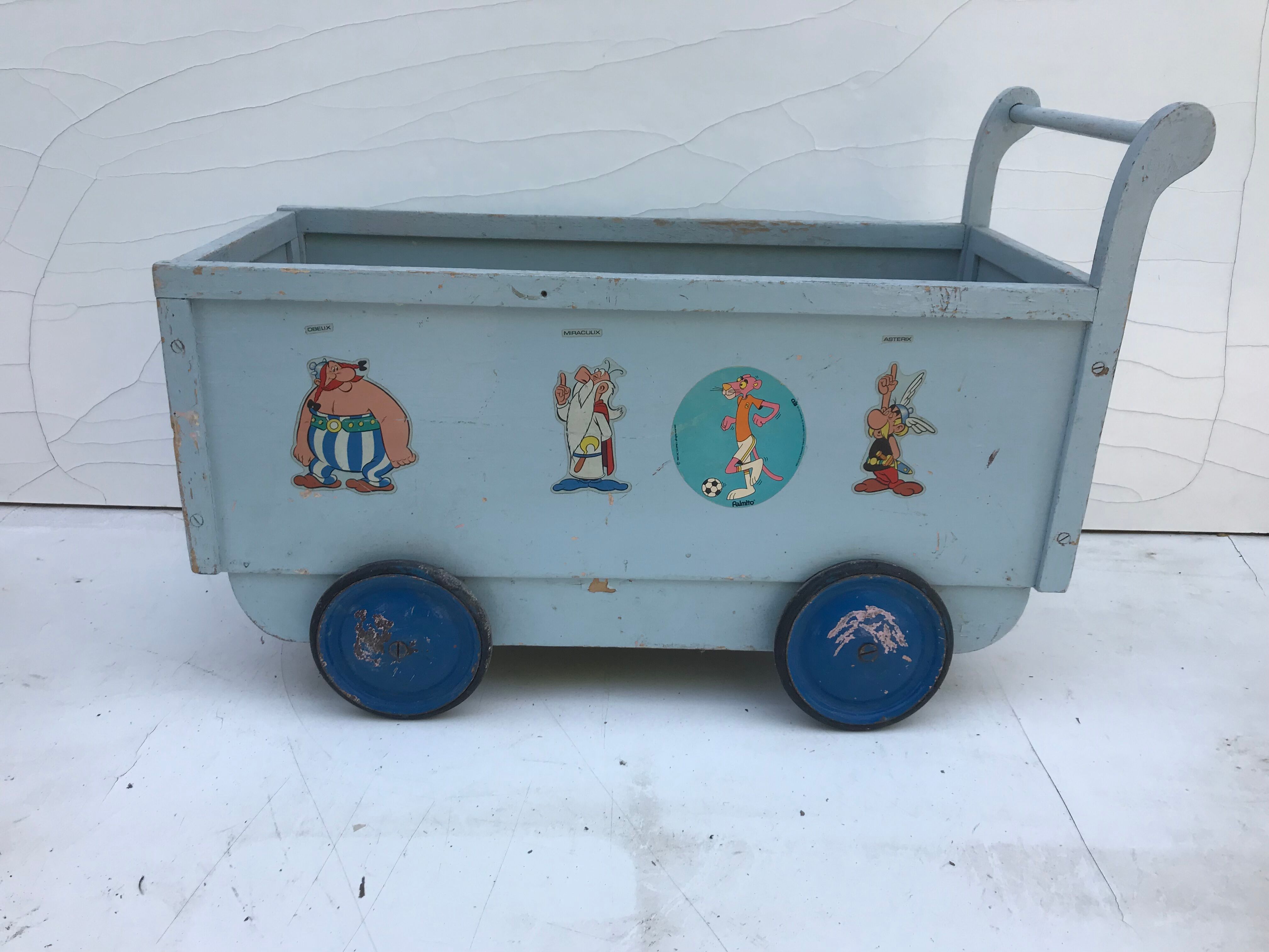 Ancien chariot à jouets en bois