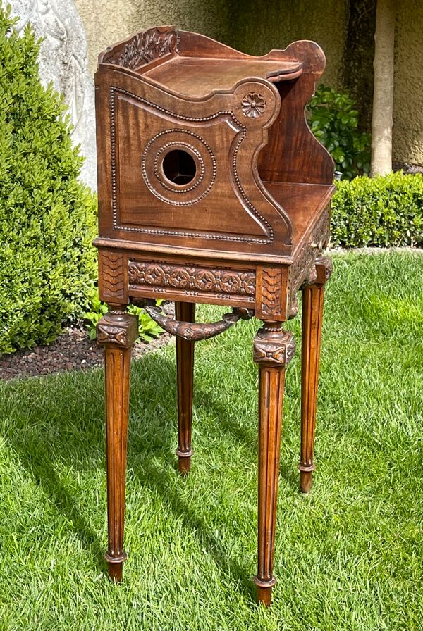 Chevet en noyer style louis xvi