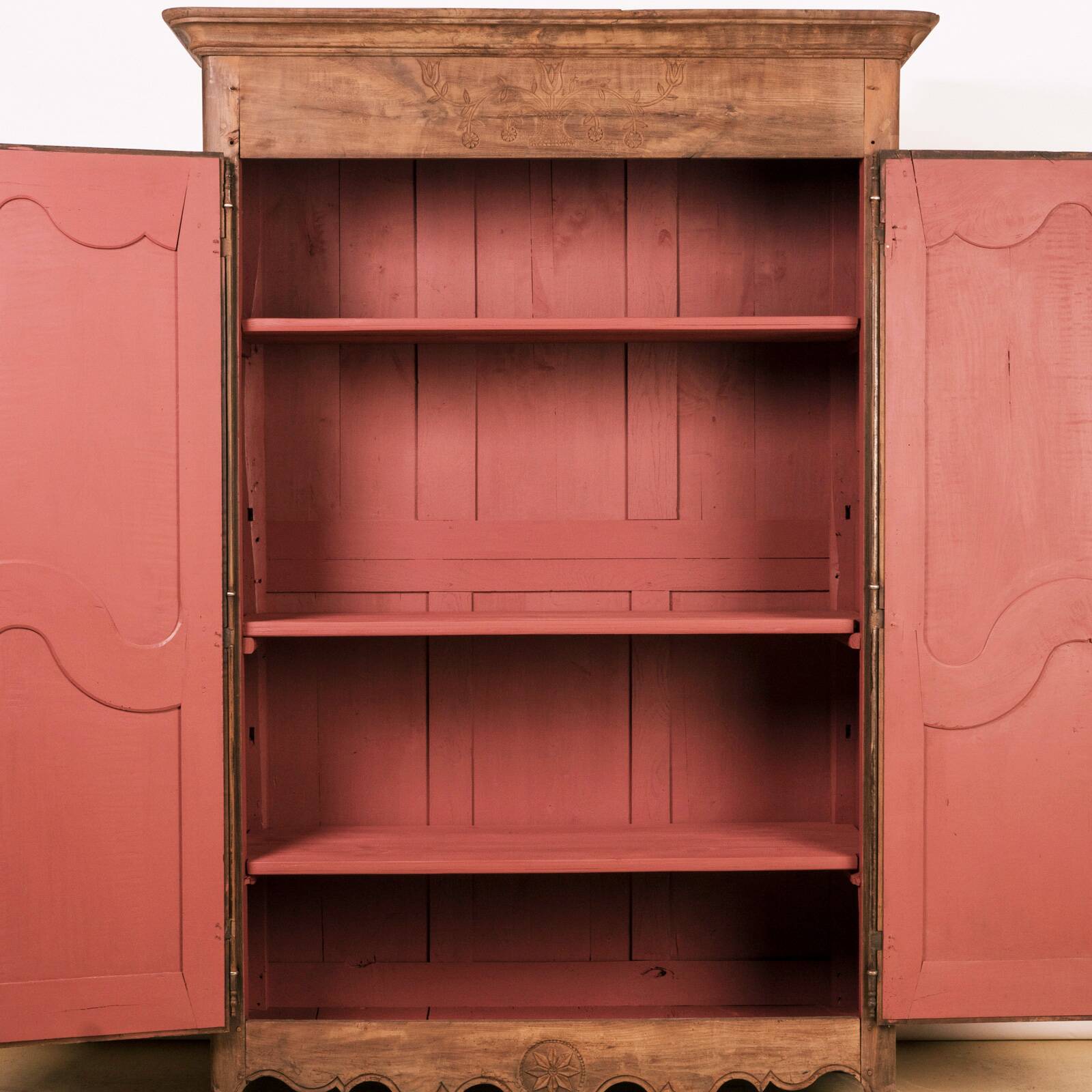 Armoire ou garde-robe ancienne française Louis XV du XIXe siècle