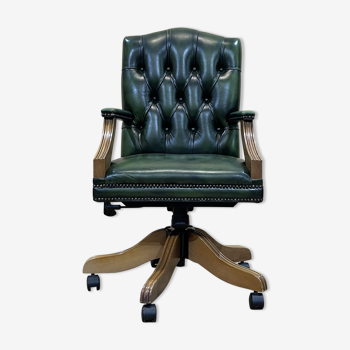 English chesterfield office armchair in green leather from the 1980s