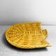 Plat vintage en céramique émaillée – Teinte jaune soleil – Années 60