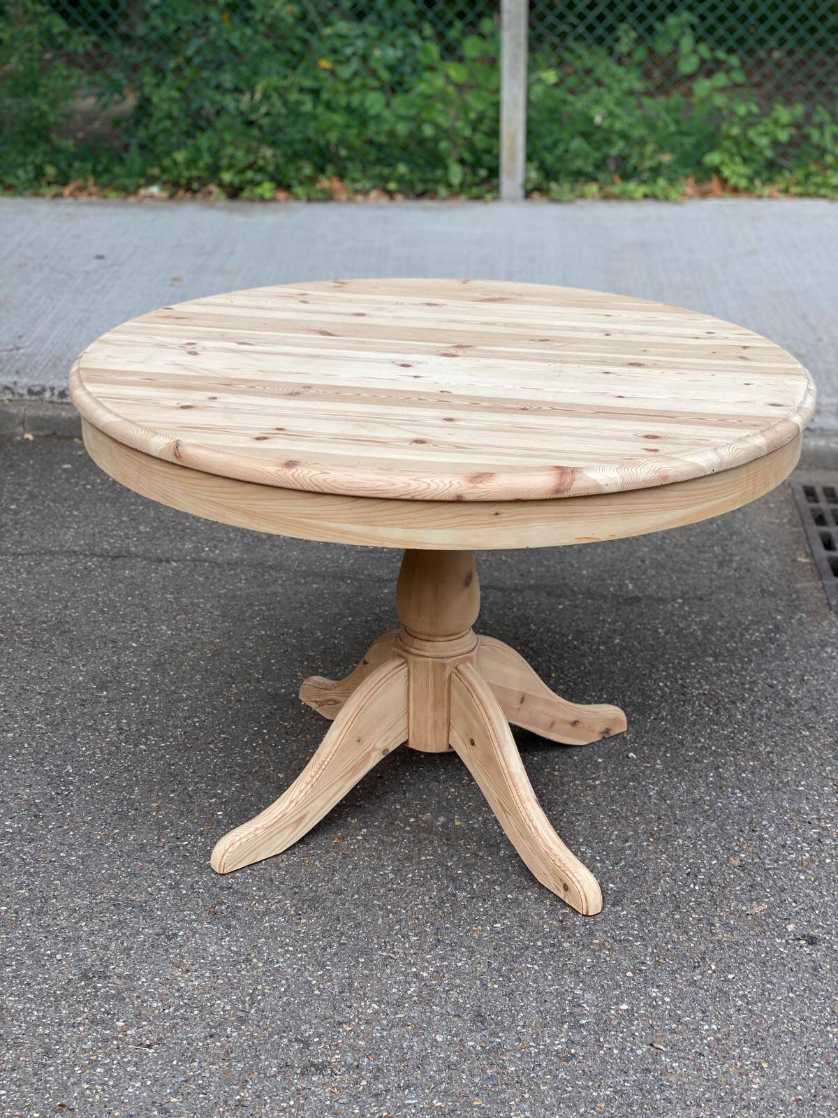 Table à manger scandinave ronde extensible rénovée en bois brut pied centra
