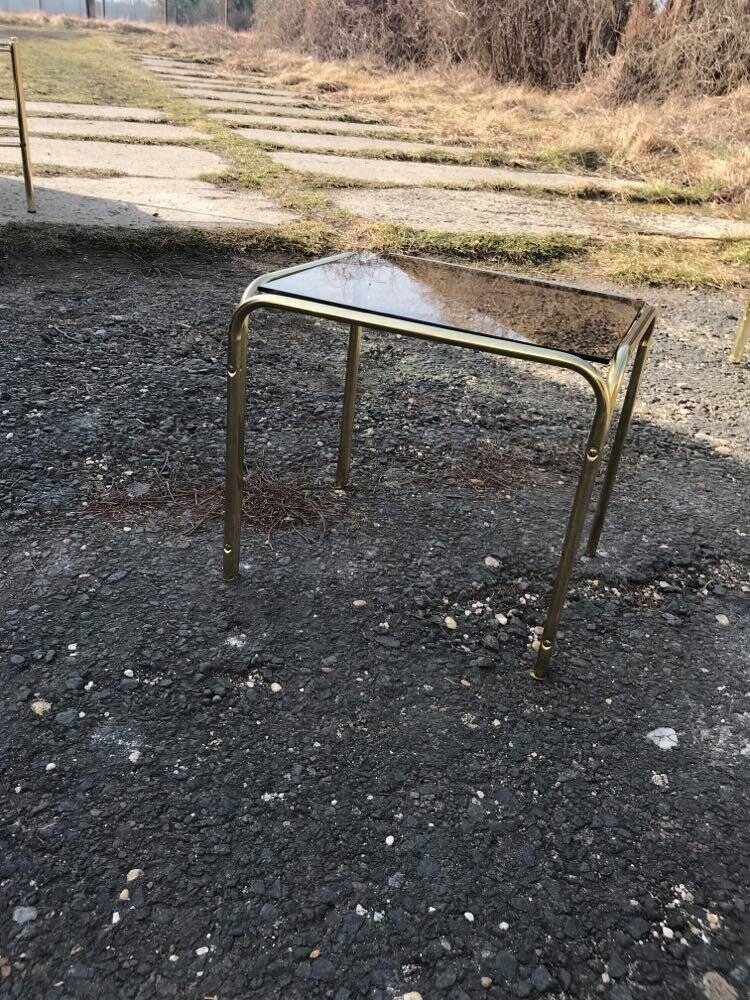 Table basse vintage en laiton doré jaune avec plateau en verre - années 1970