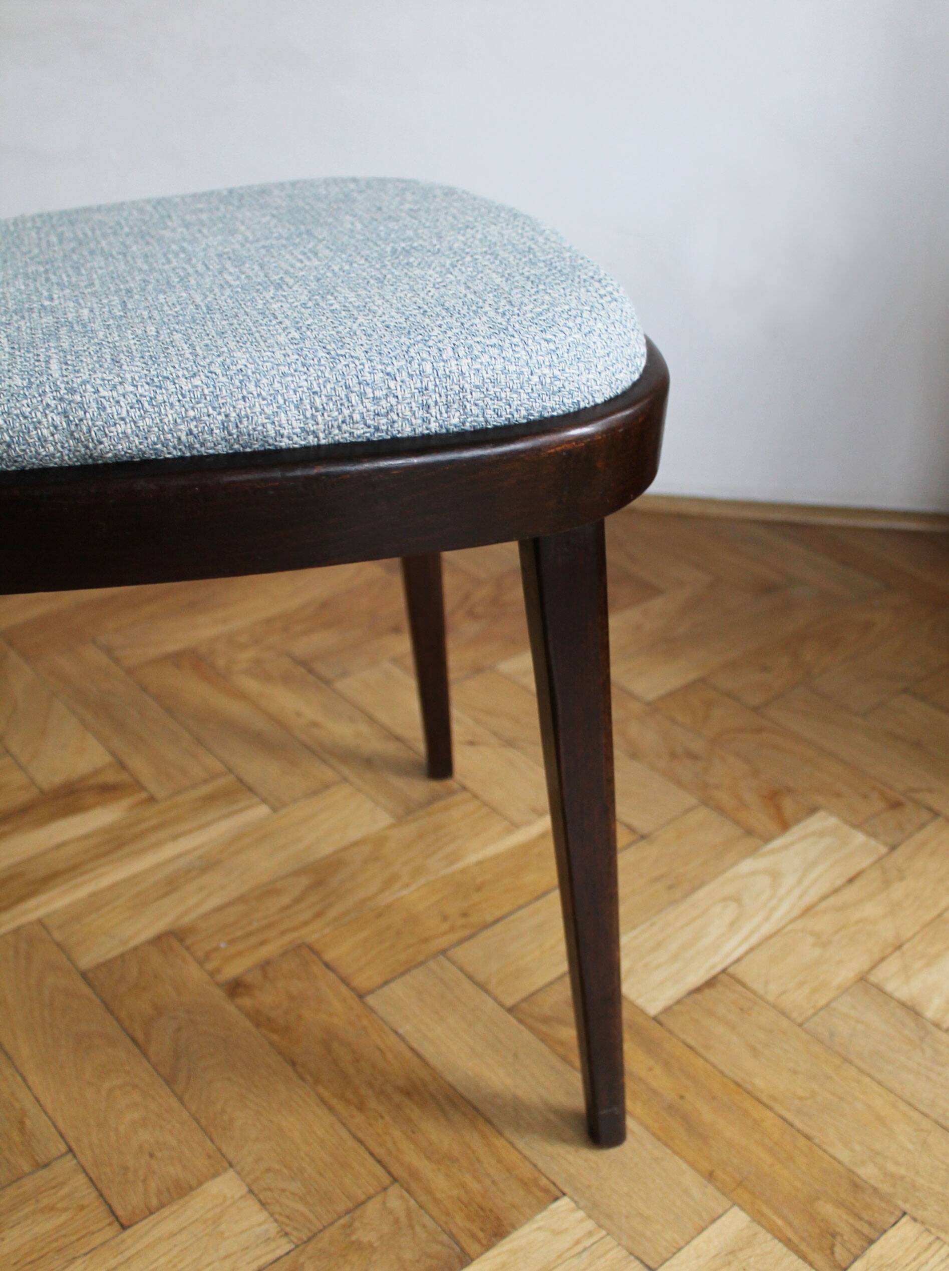 Ensemble de quatre chaises de salle à manger du milieu du siècle des années 1960 par TON