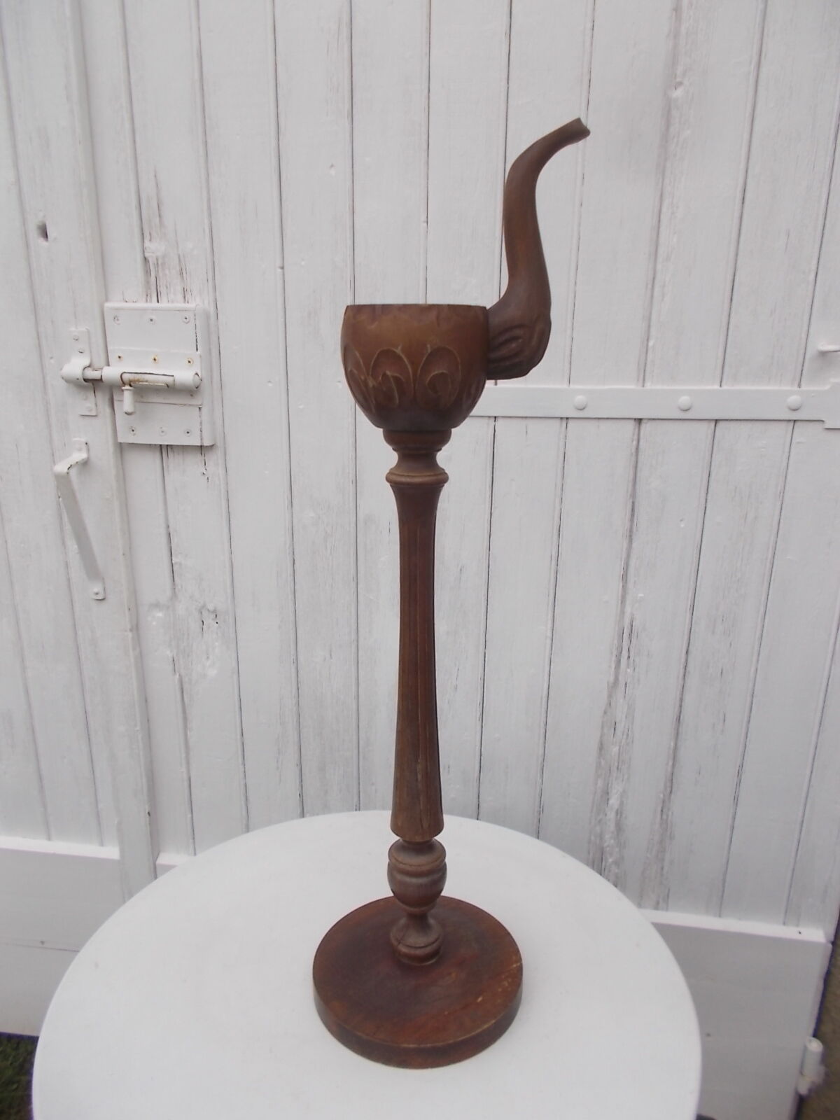 Ashtray on wooden legs