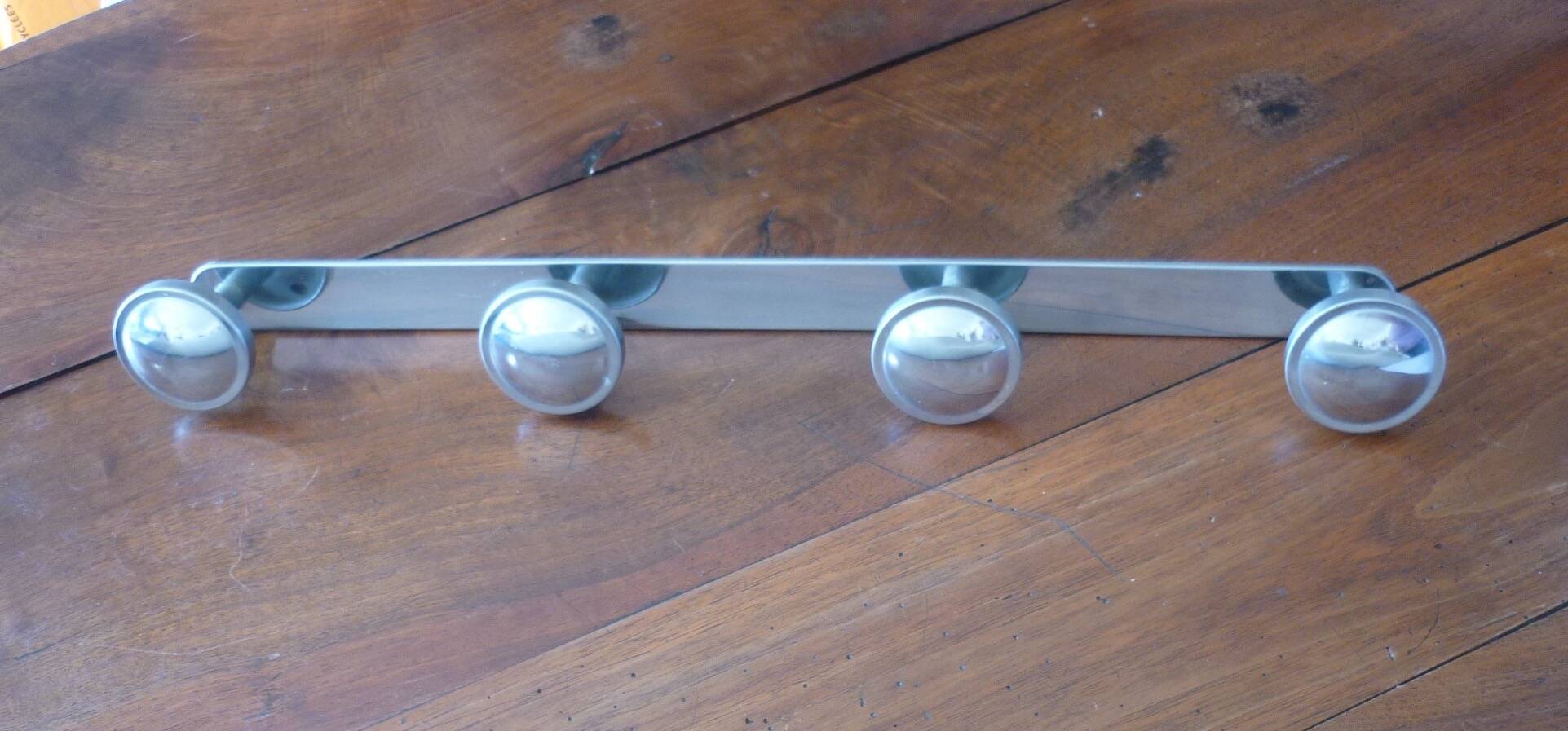 Coat rack with 4 hooks