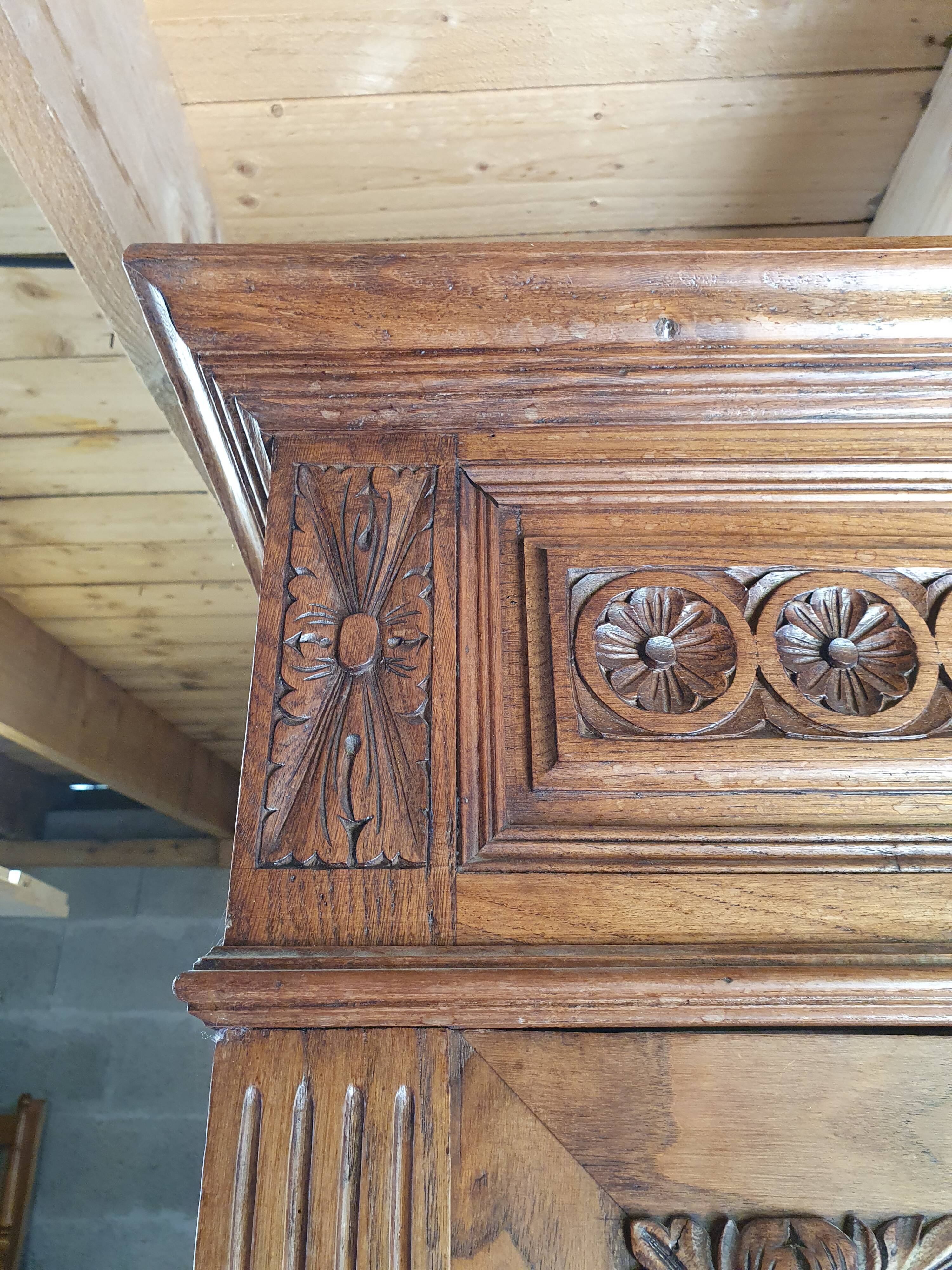 Glass cabinet