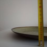 Plat cloisonné et laiton