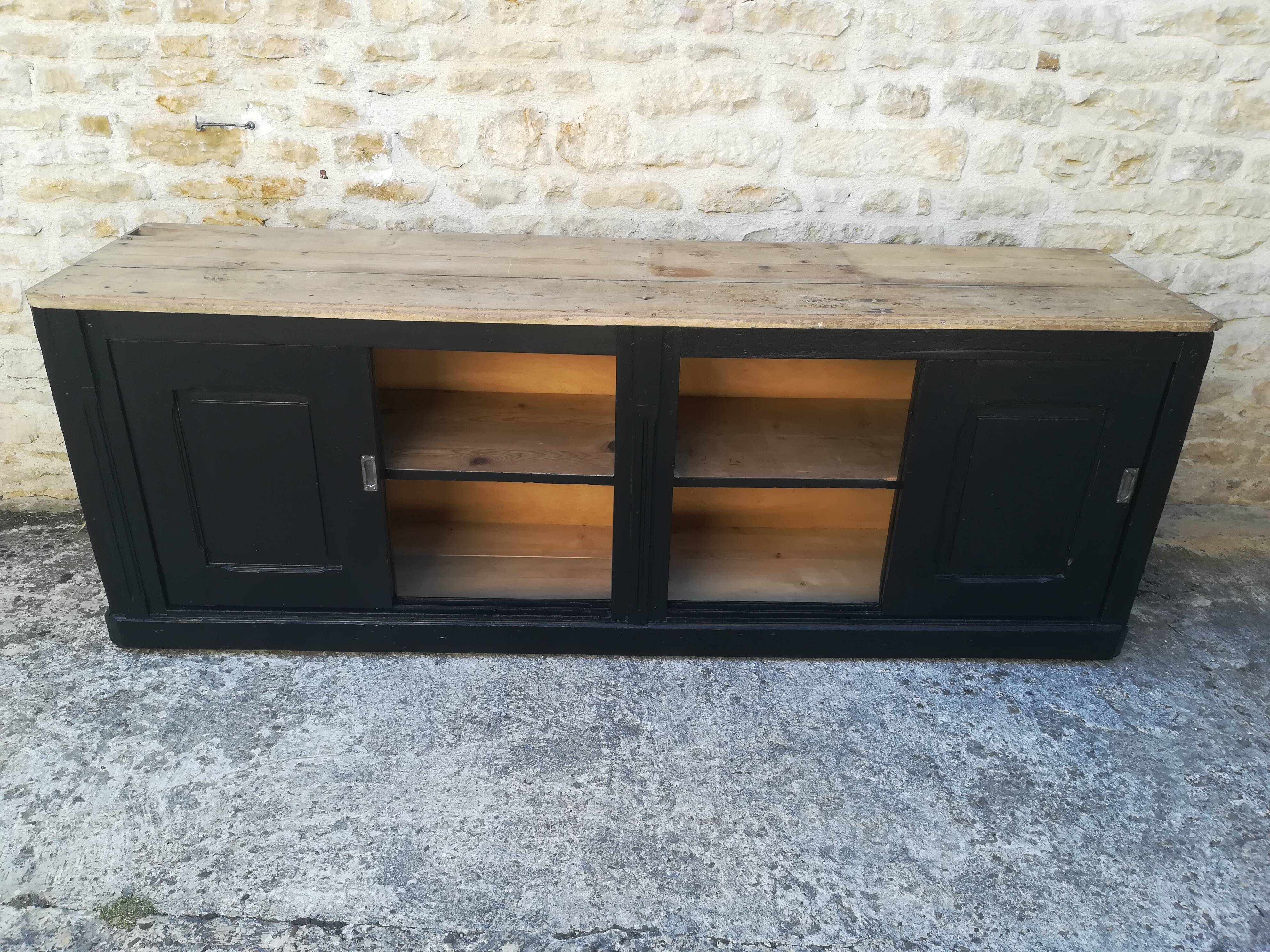 Counter 4 sliding doors