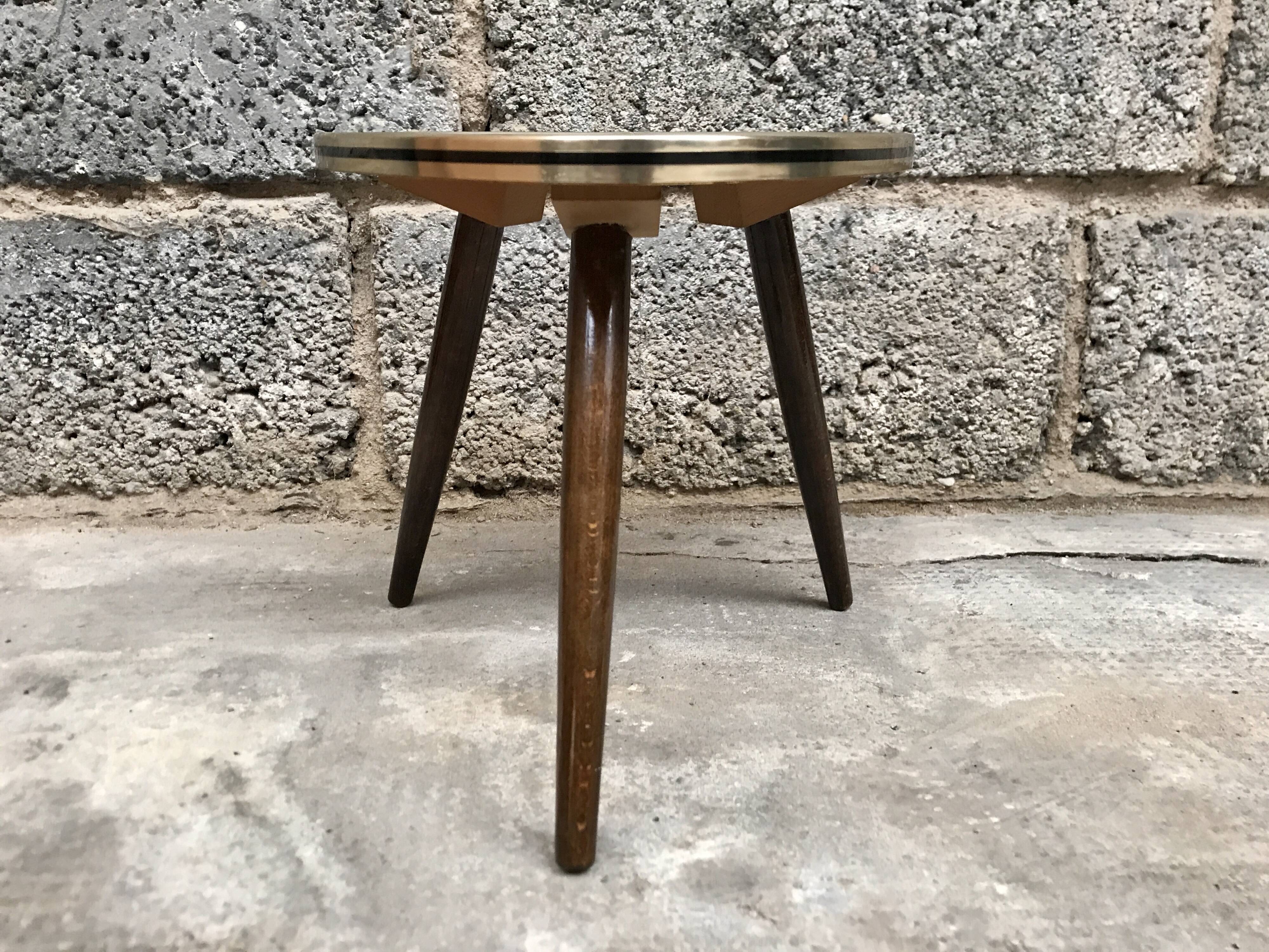 Guéridon triangulaire jaune vintage tripode 1950