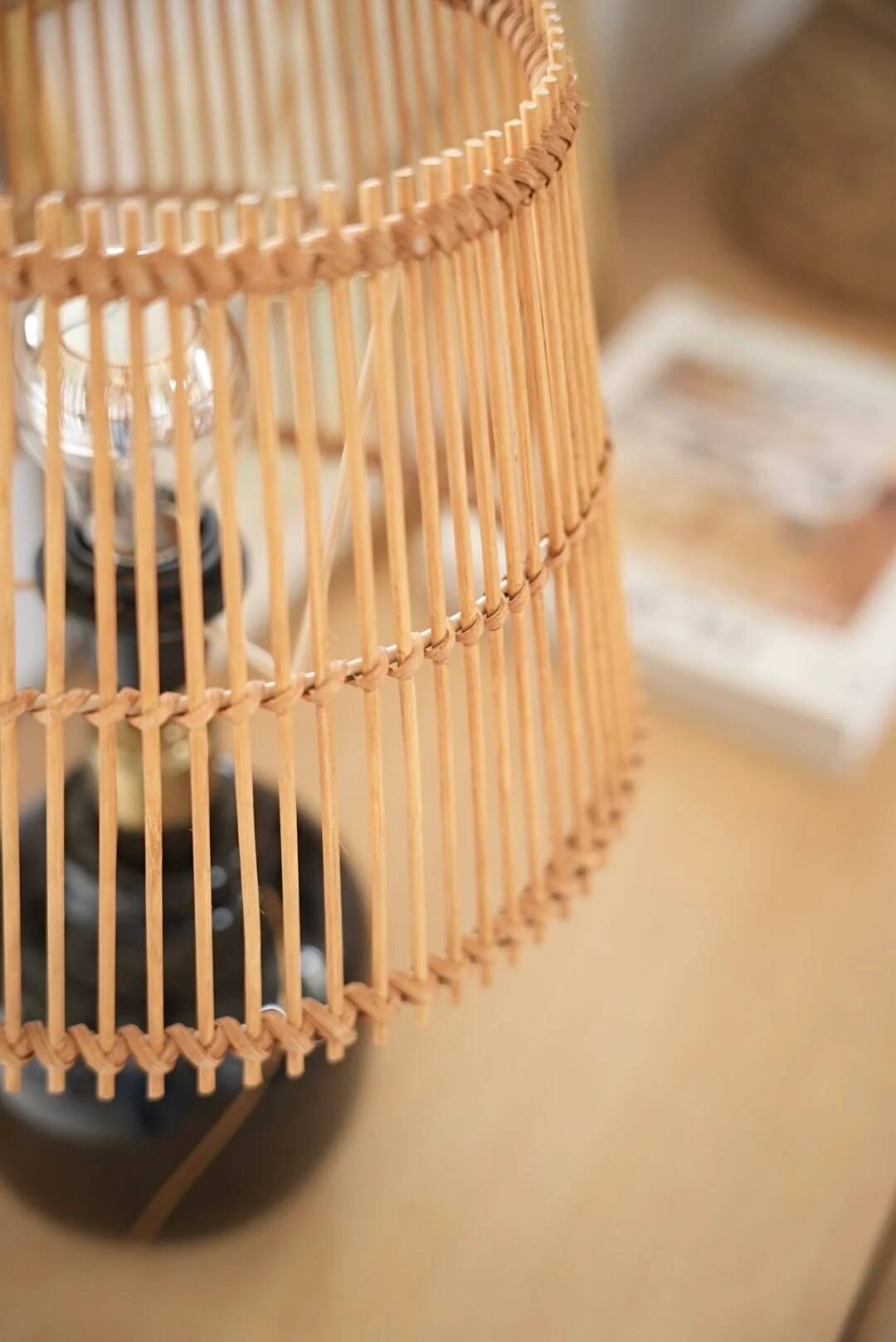 Black table lamp & rattan