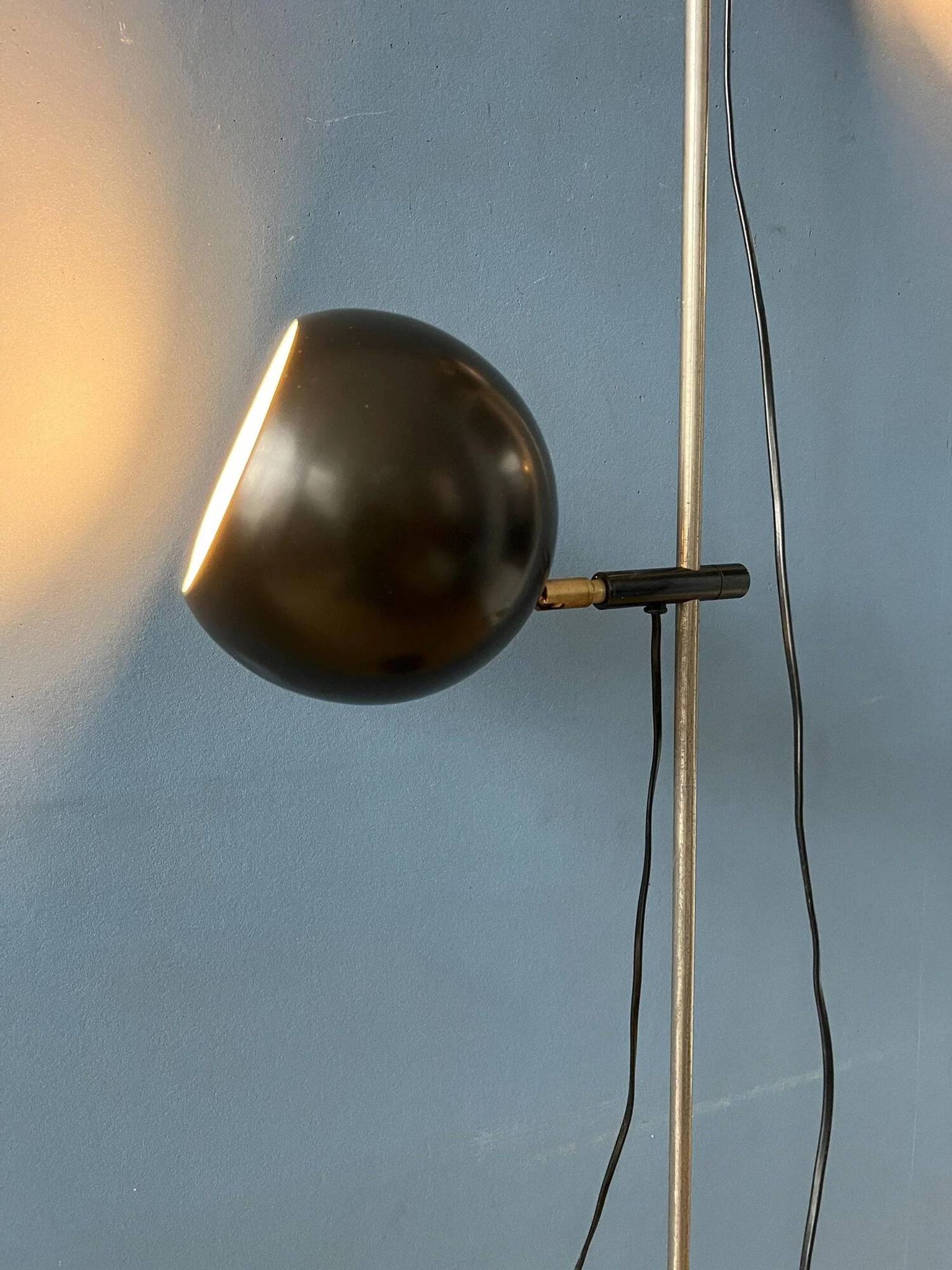 Lampadaire vintage en forme d'œil noir du milieu du siècle