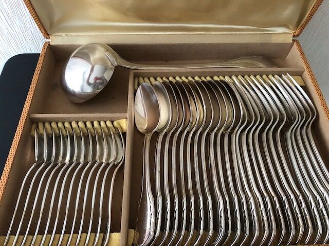 37 pieces of silver metal SFAM in its original box