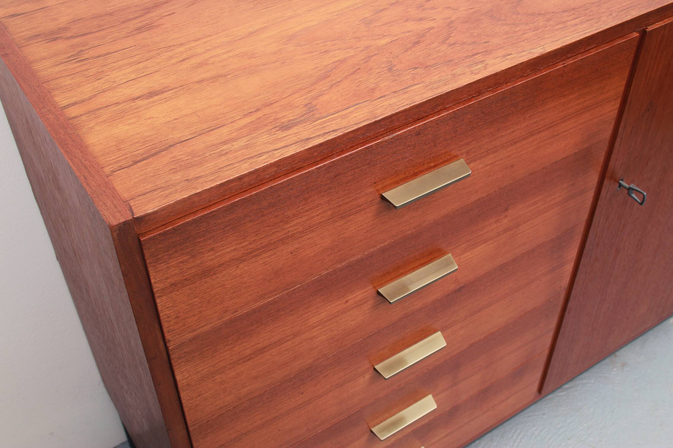 Buffet des années 1960 en teck