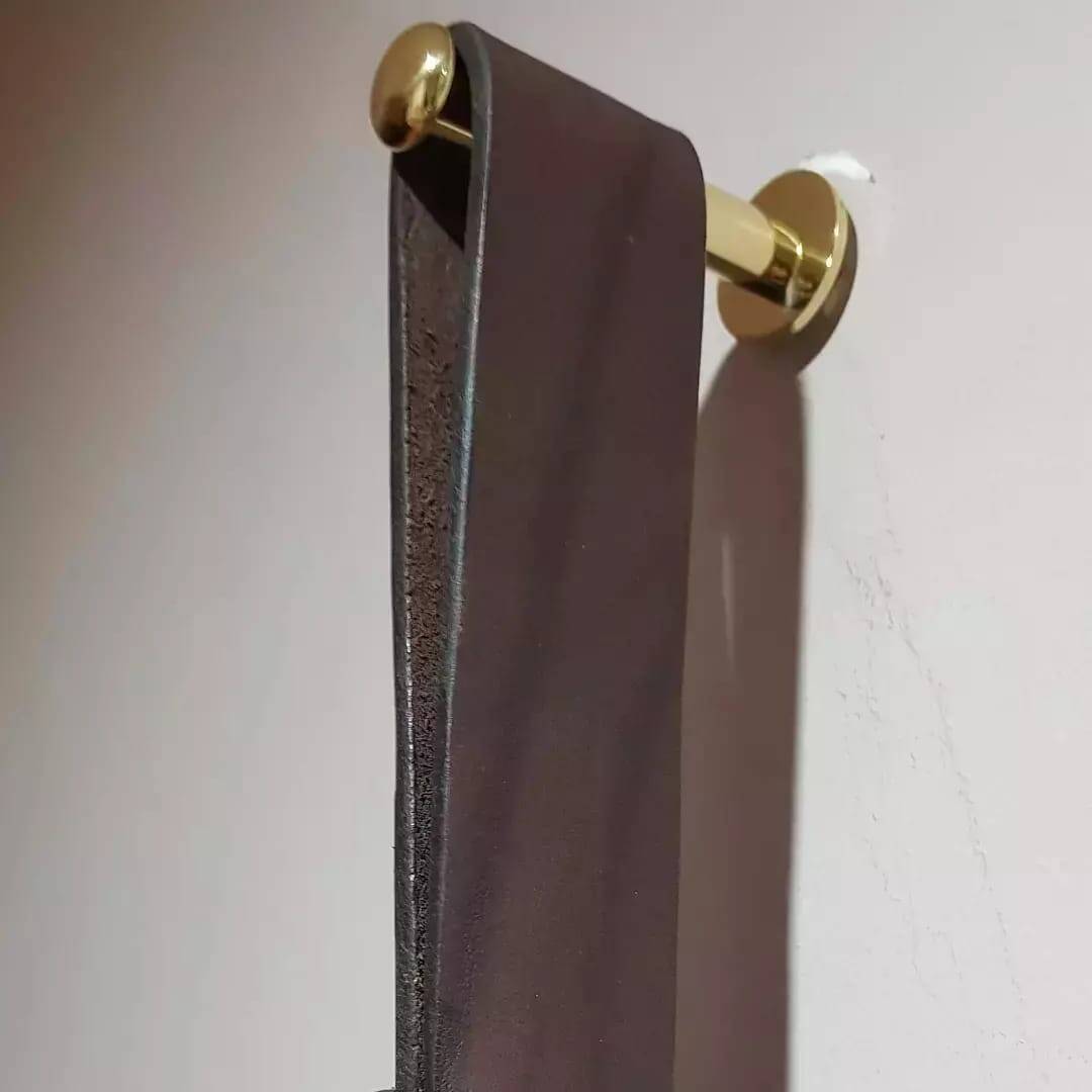 Handmade J. Adnet style mirror in brown vegetable-tanned leather, ø 45 cm