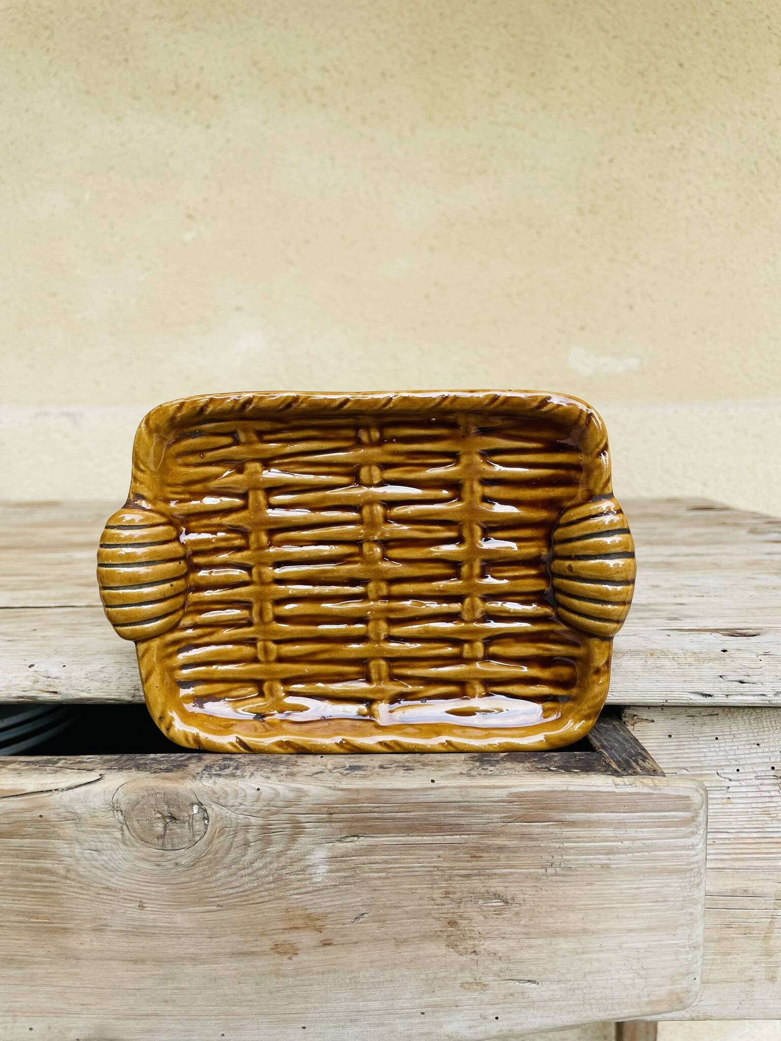 Butter dish in slip