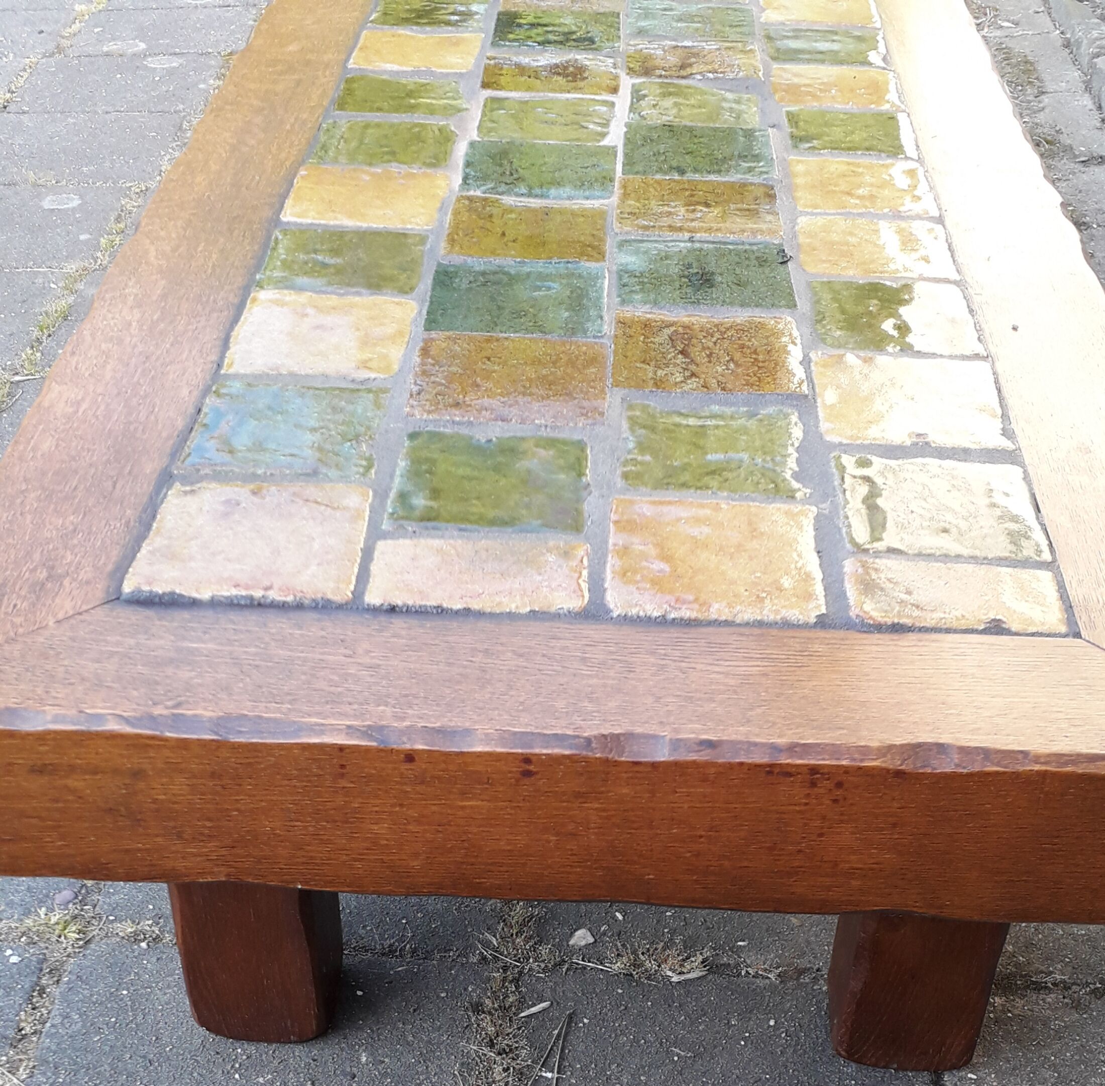 Coffee table oak and tiles
