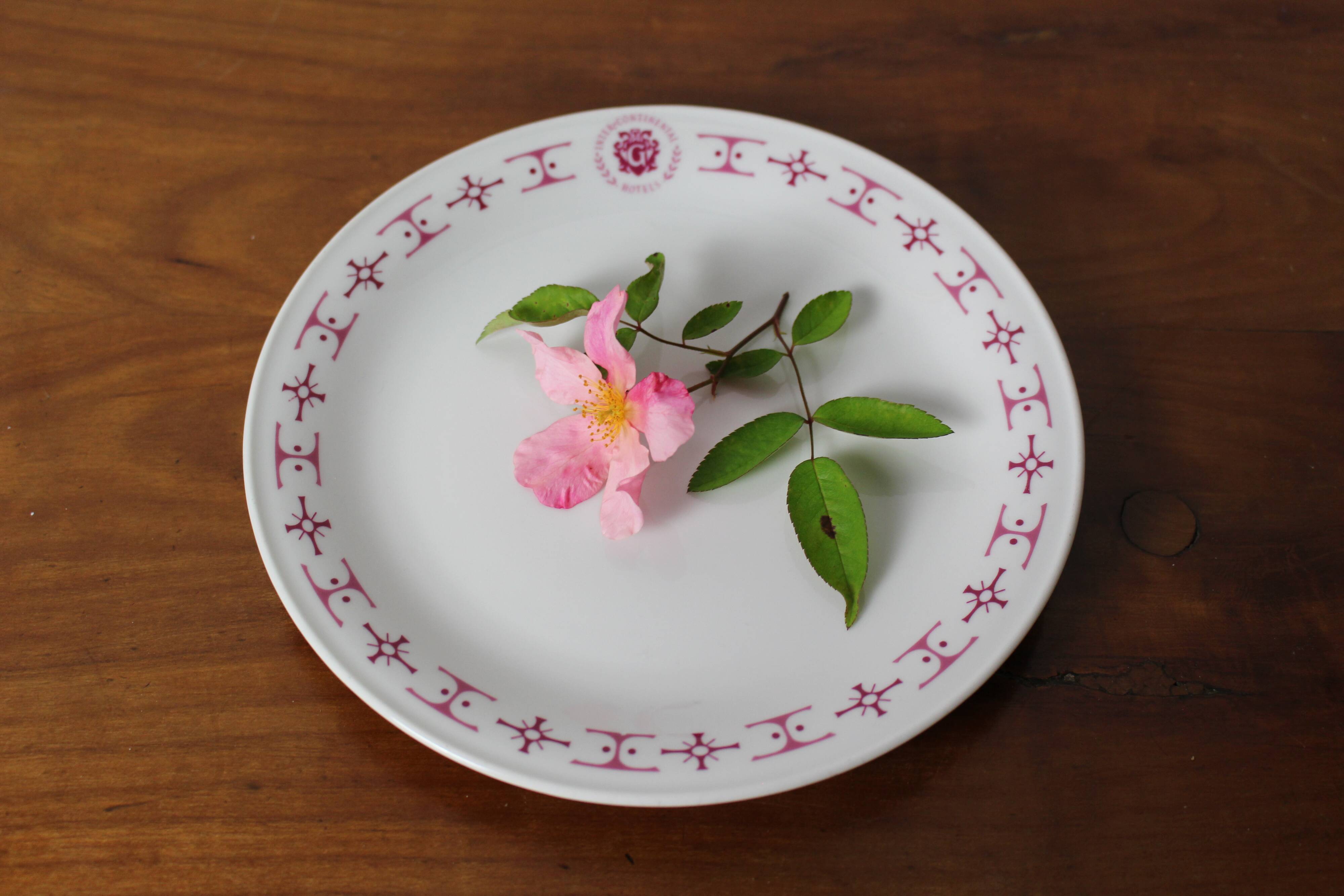 6 dessert plates "Intercontinental Hotels"