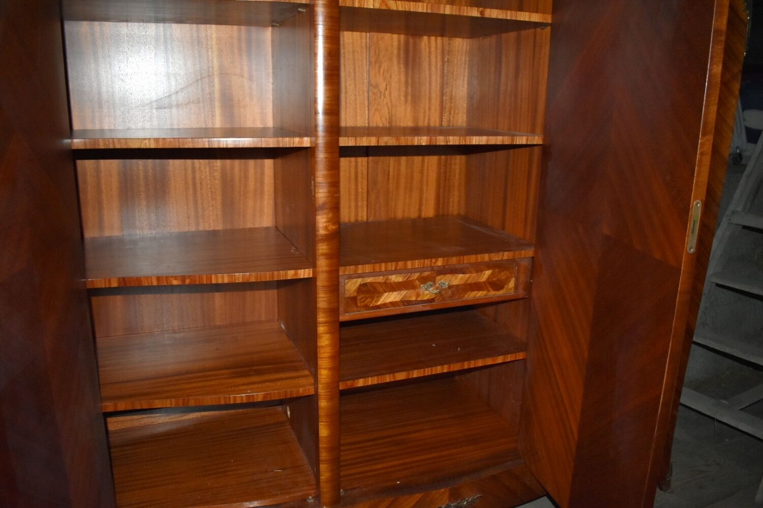 Furniture cabinet of France style Louis XV